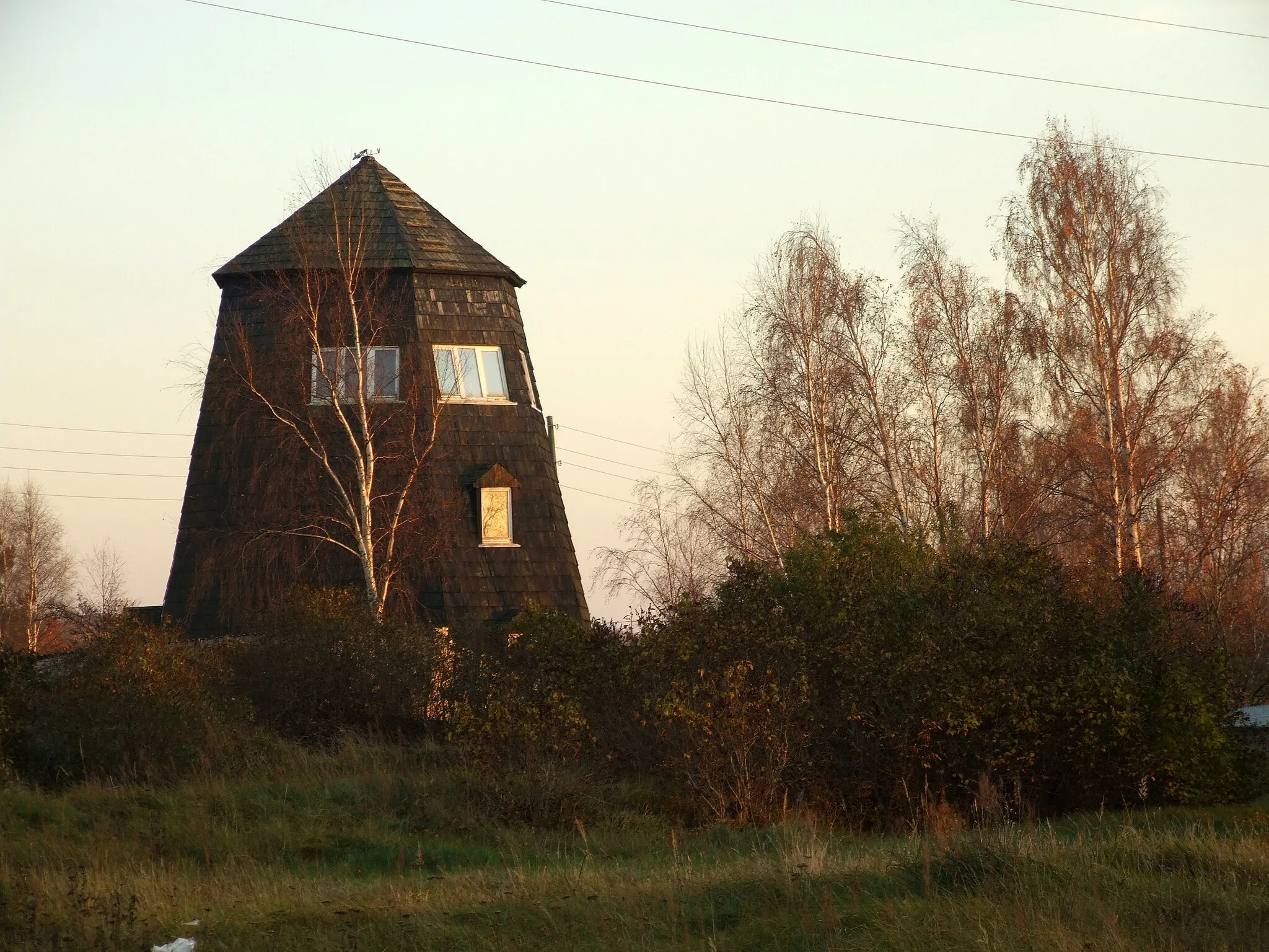 Photo showing: Windmill ??