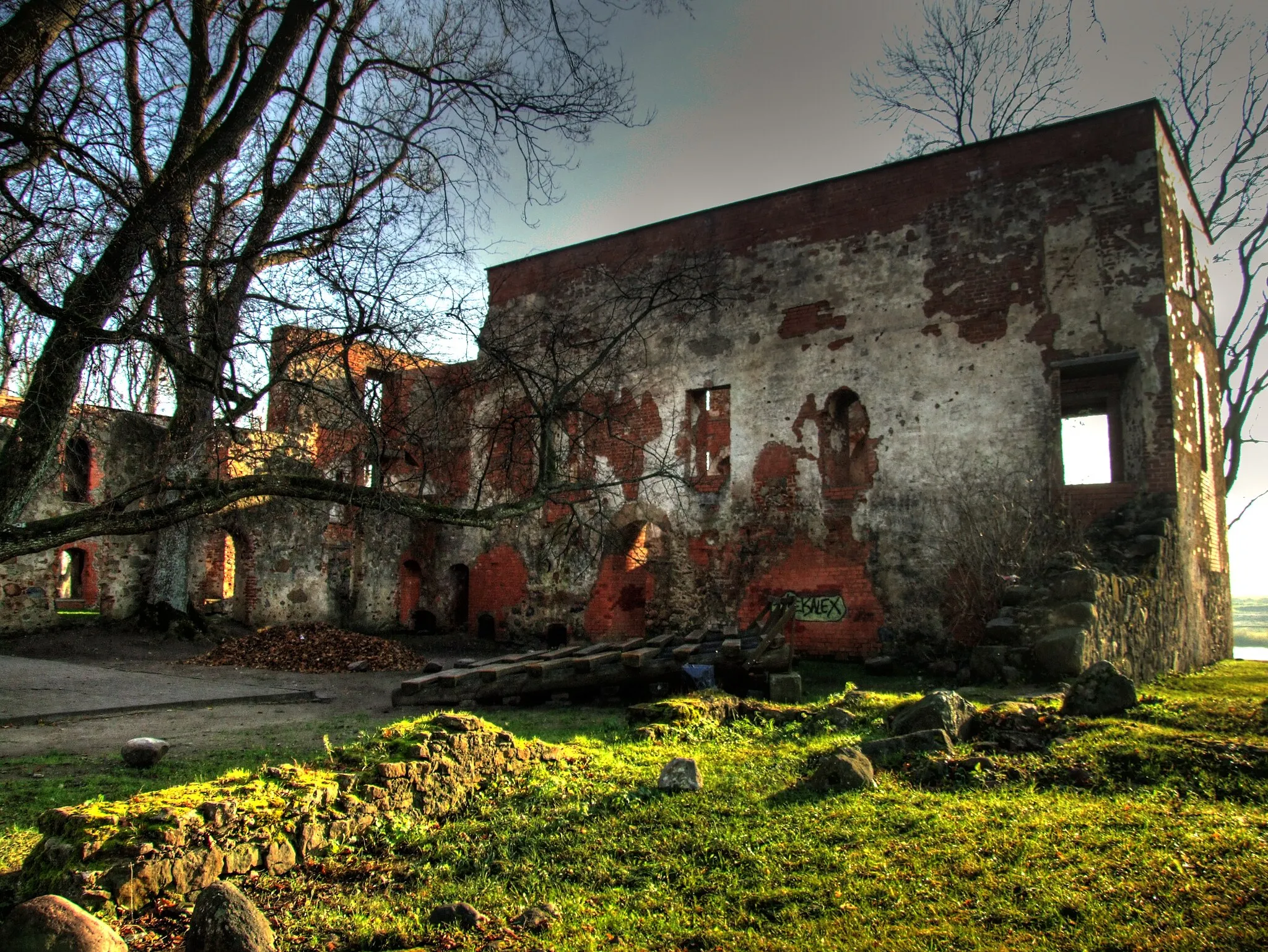 Photo showing: Grobiņa Castle ruins