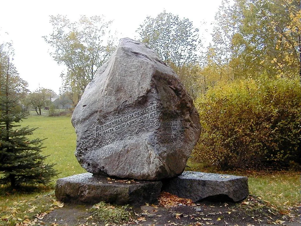 Photo showing: Džūkste, piemineklis represētajiem 1999-10-16