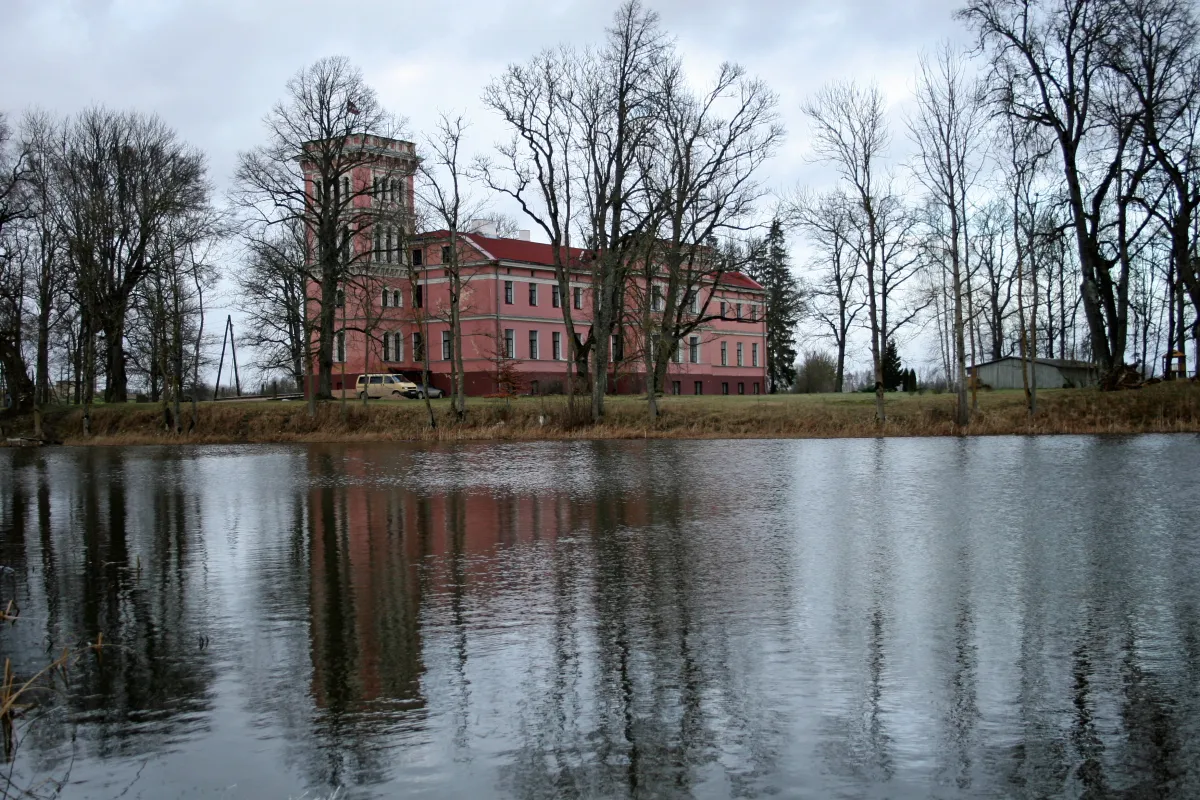 Photo showing: Zemite manor