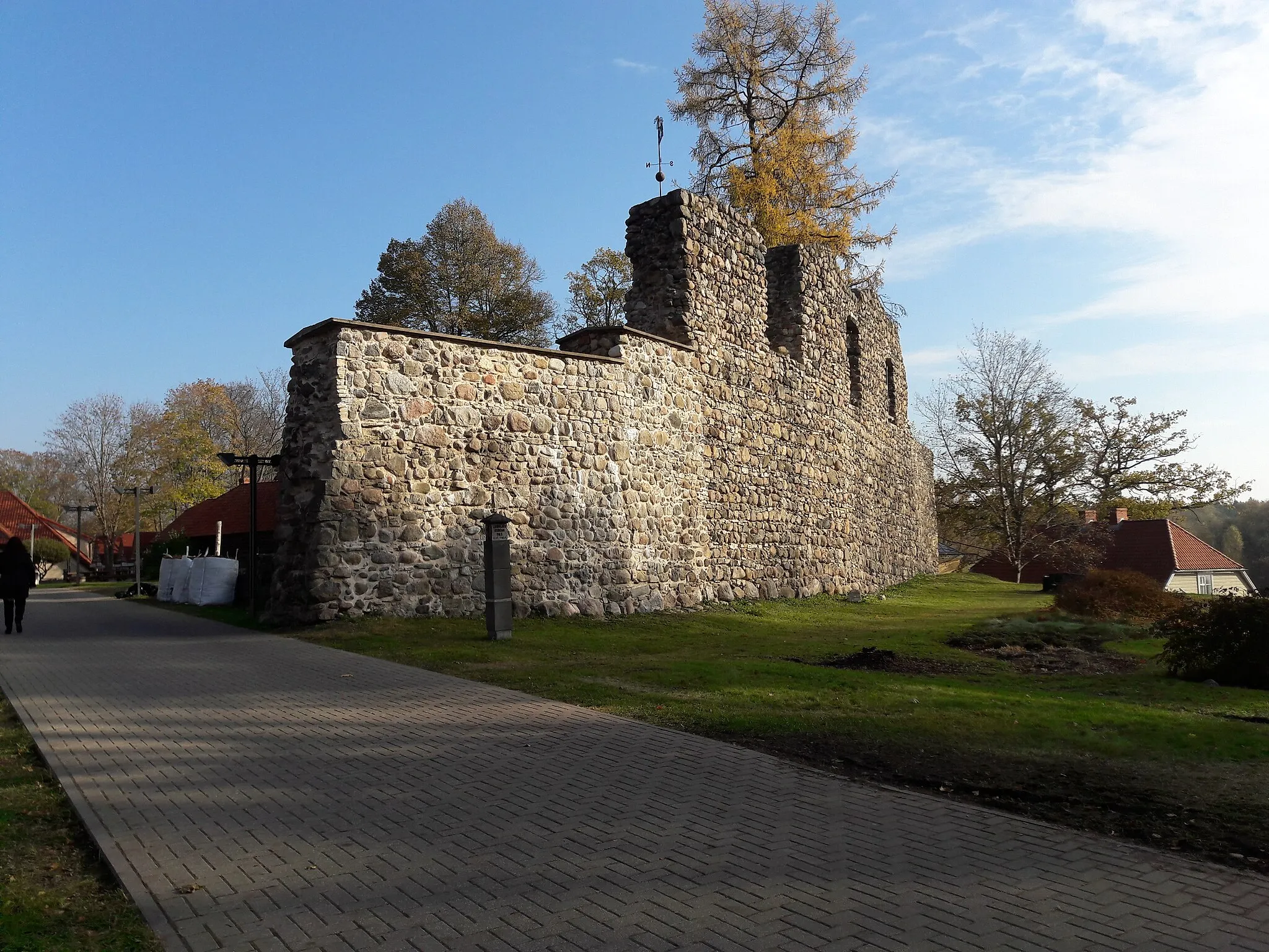 Photo showing: Valmiera Castle ruins in 2016