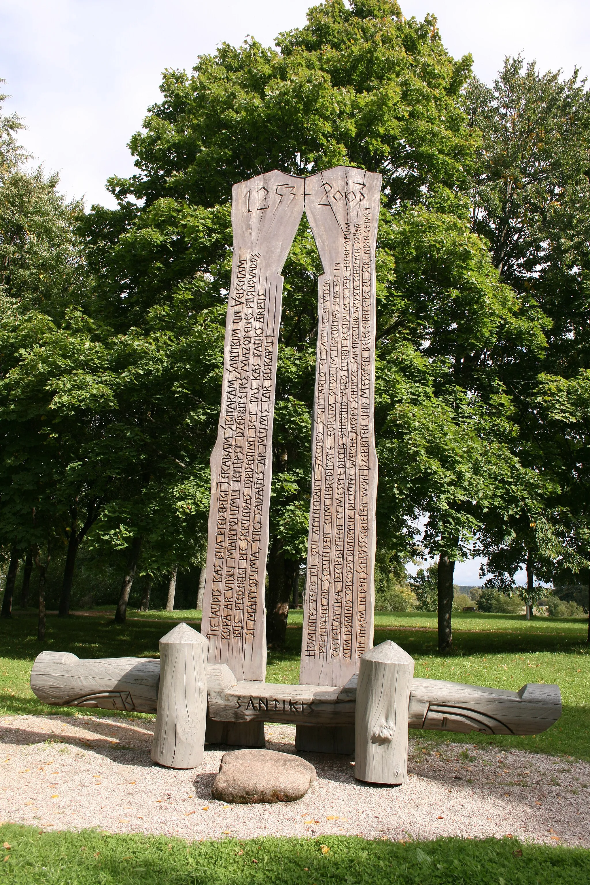 Photo showing: "King's Chair" monument to Santiķis