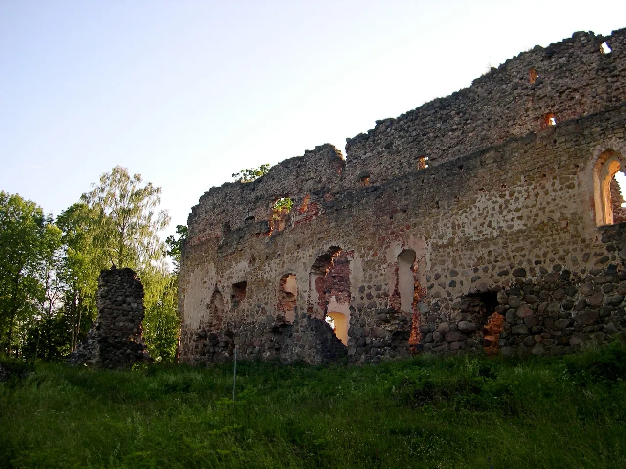 Photo showing: Picture of Rauna Castle