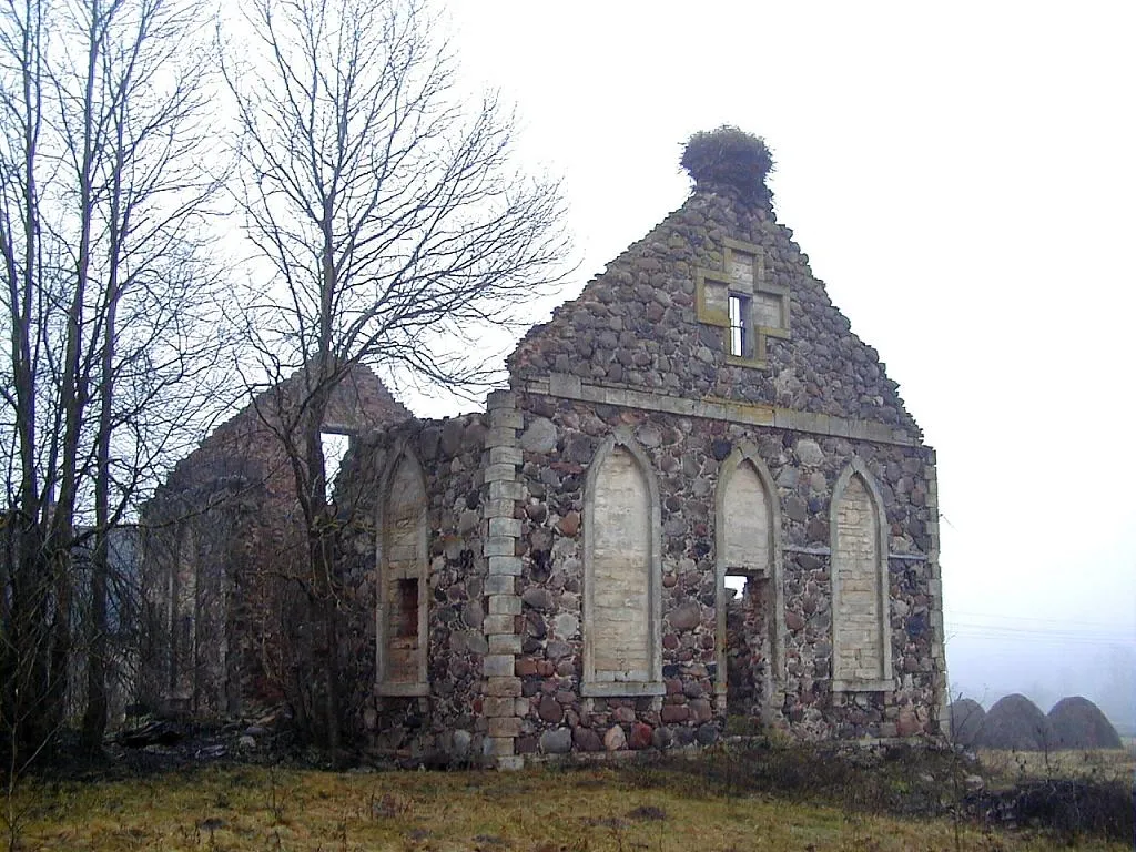 Photo showing: Zviedru baznīcas drupas Allažmuižā 2000-12-09