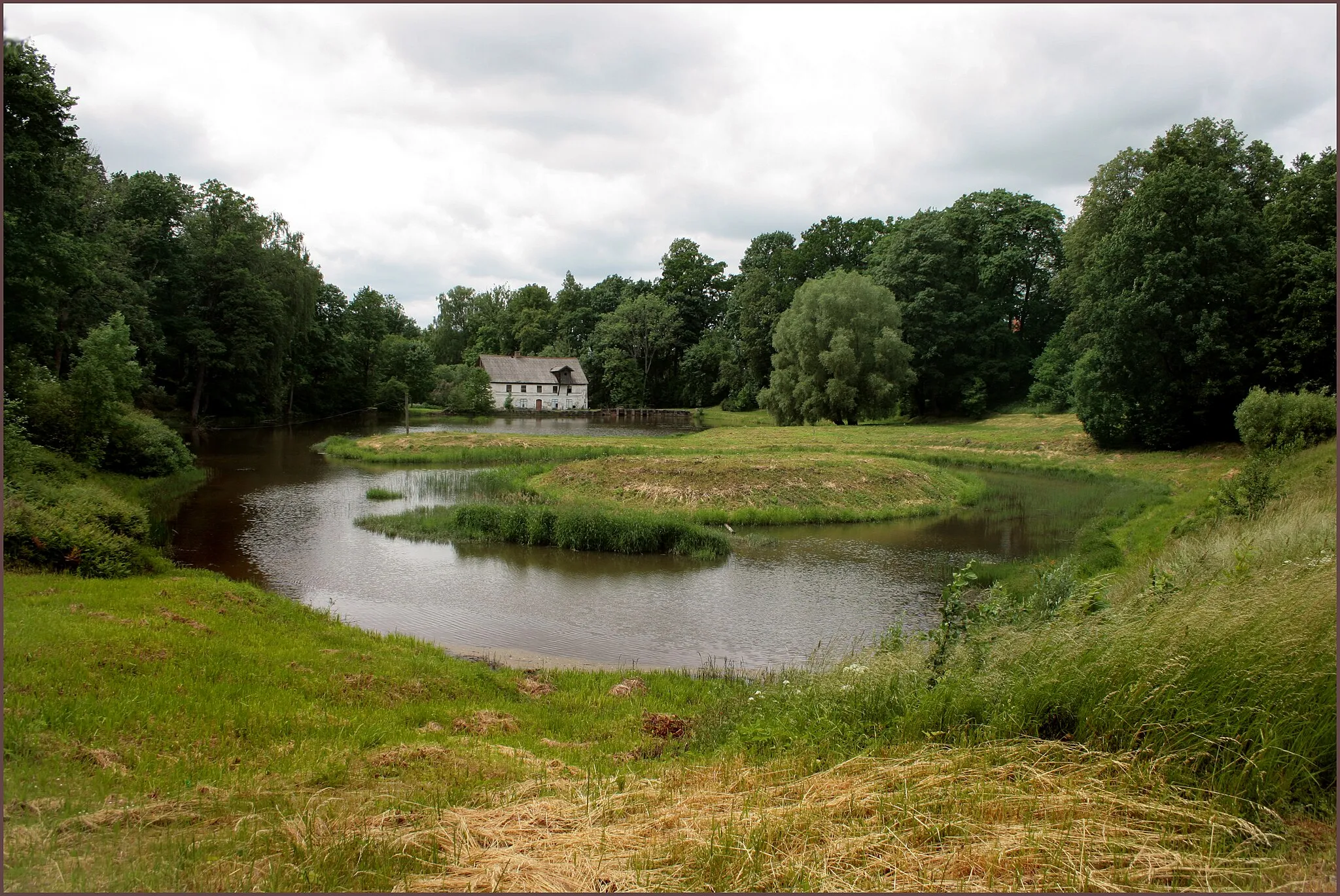 Photo showing: Sķēdes watermill