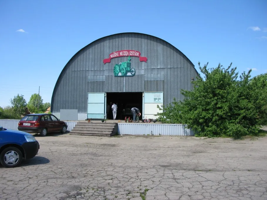 Photo showing: mašīnu un traktoru izstāde Bauskā