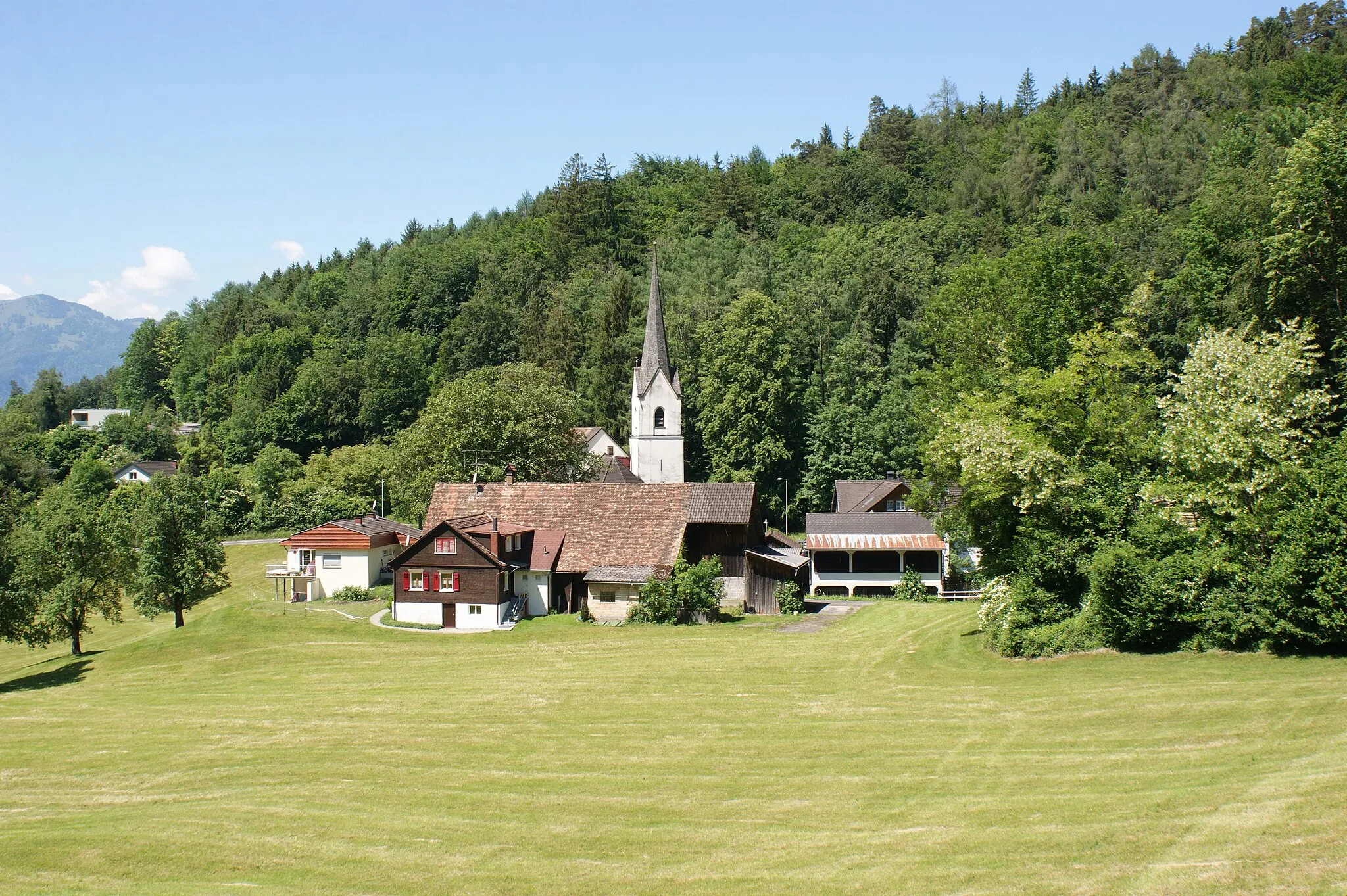 Photo showing: Sankt Arbogast in the community of Götzis, Vorarlberg, Austria. Church, restaurant and shooting range.