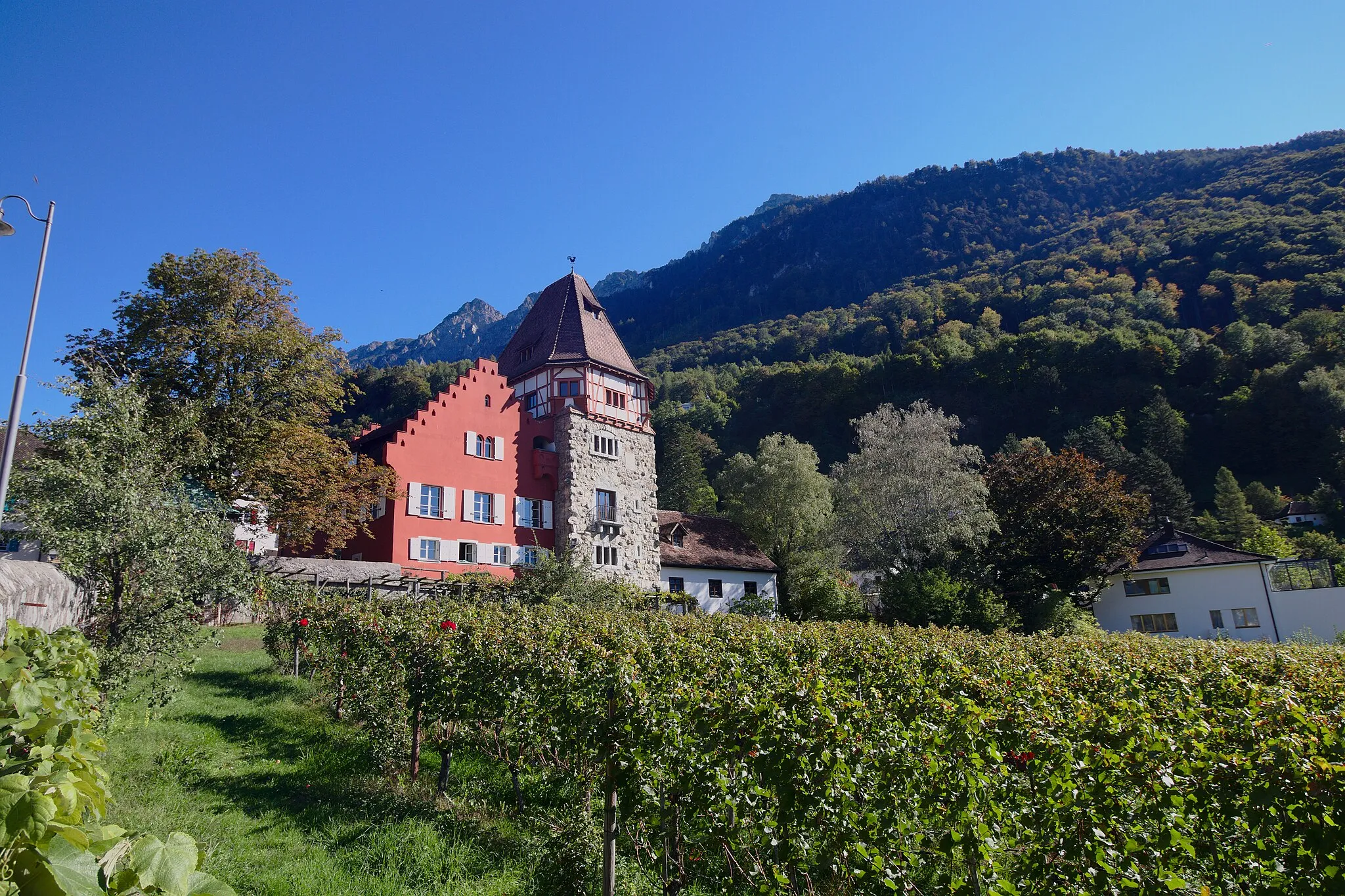 Photo showing: Vaduz (Liechtenstein): Rotes Haus