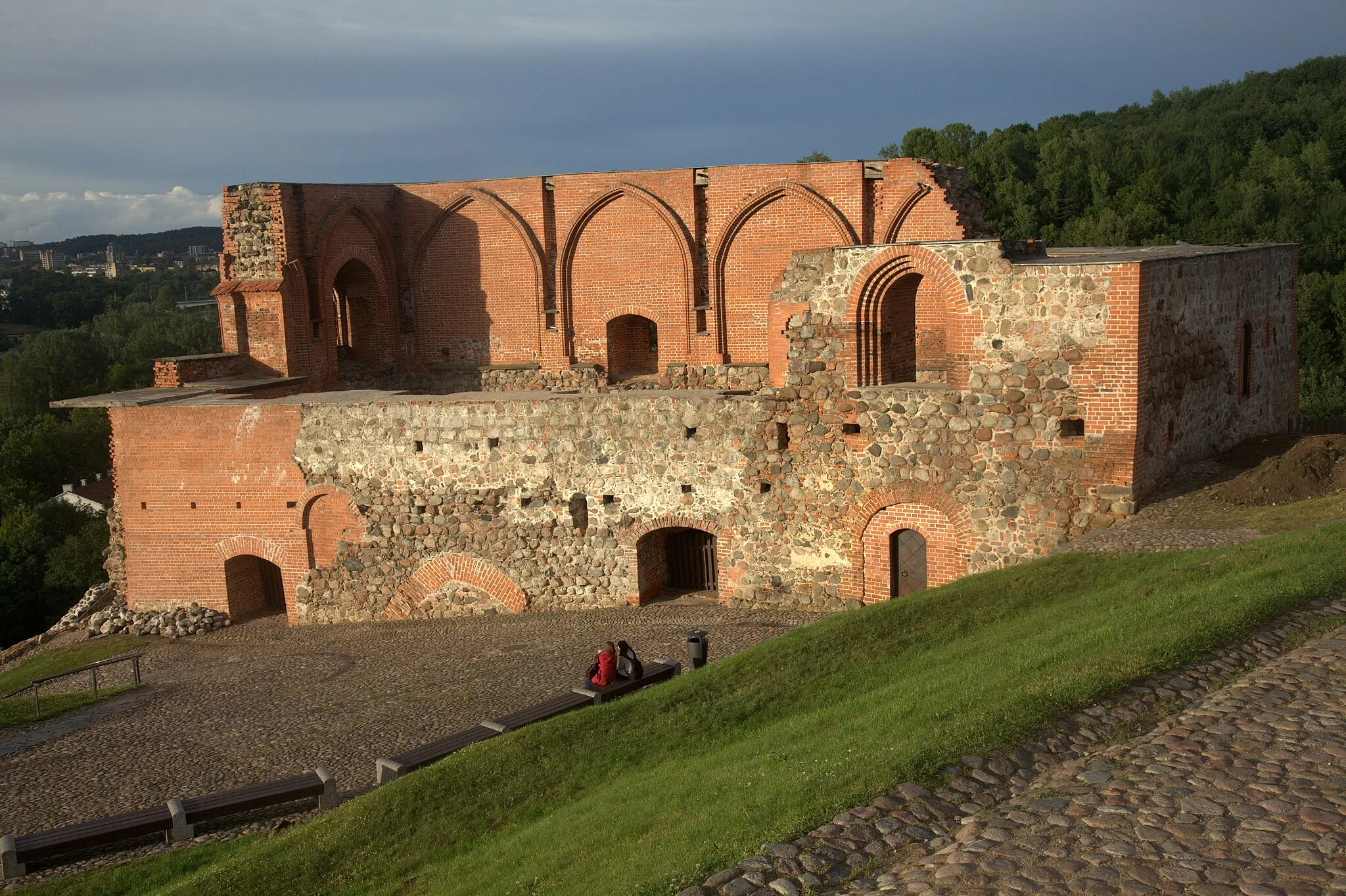 Photo showing: The Upper Castle in Vilnius, Lithuania. The ruins of the ducal palace.