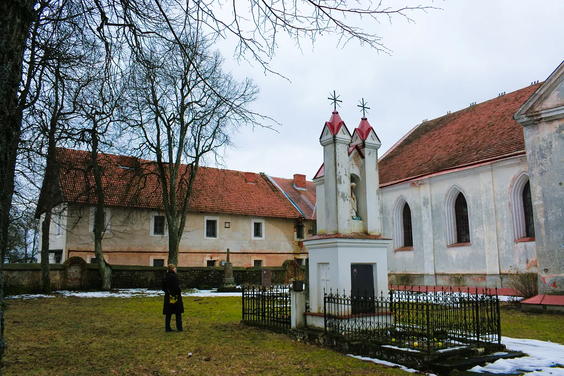 Photo showing: Senieji Trakai church and Benedictine cloister