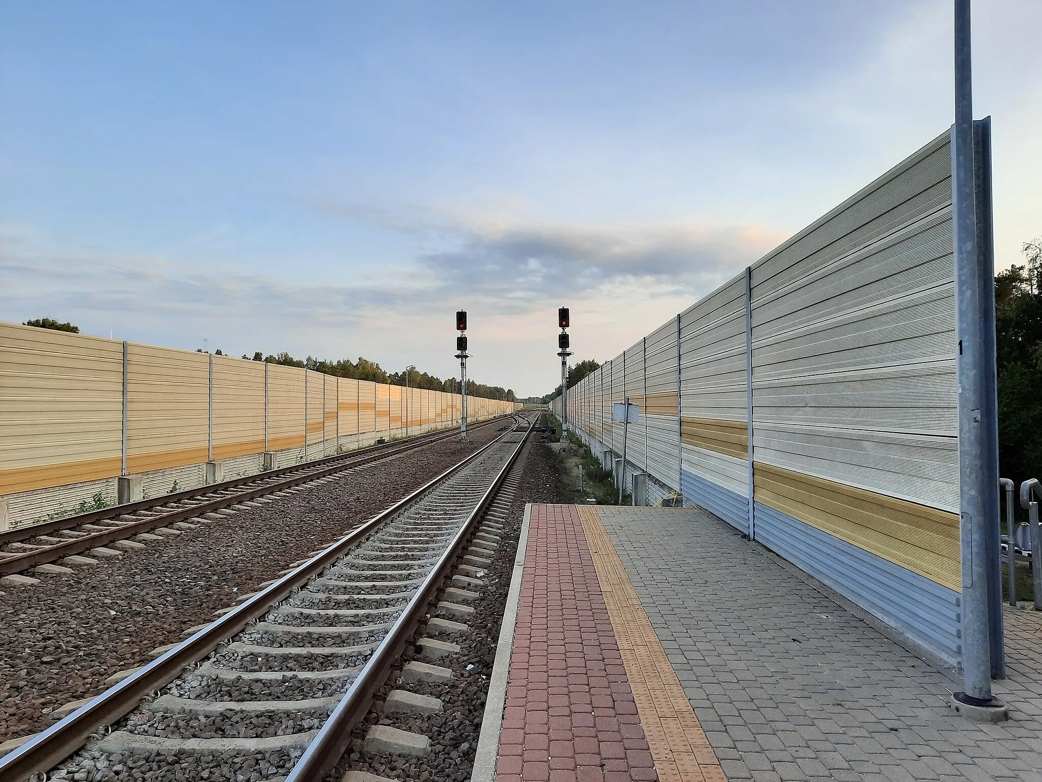 Photo showing: Juodšiliai train station, view to south