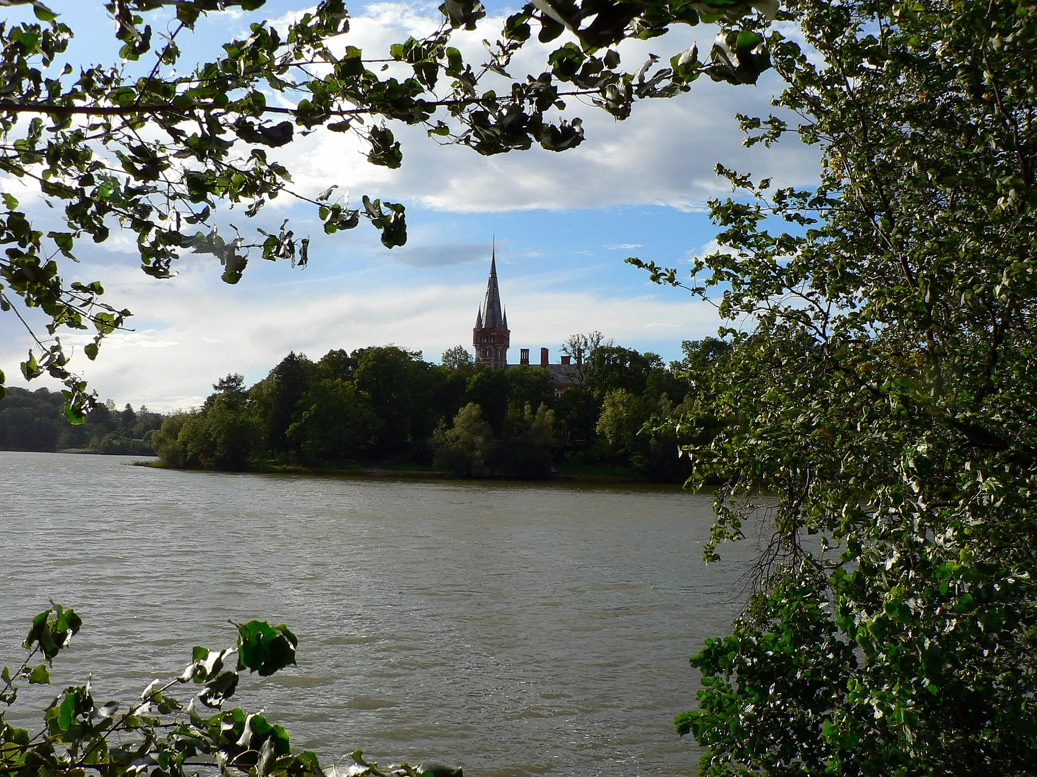 Photo showing: Tyszkiewicz Palace on Lentvaris Lake, Lentvaris, Lithuania