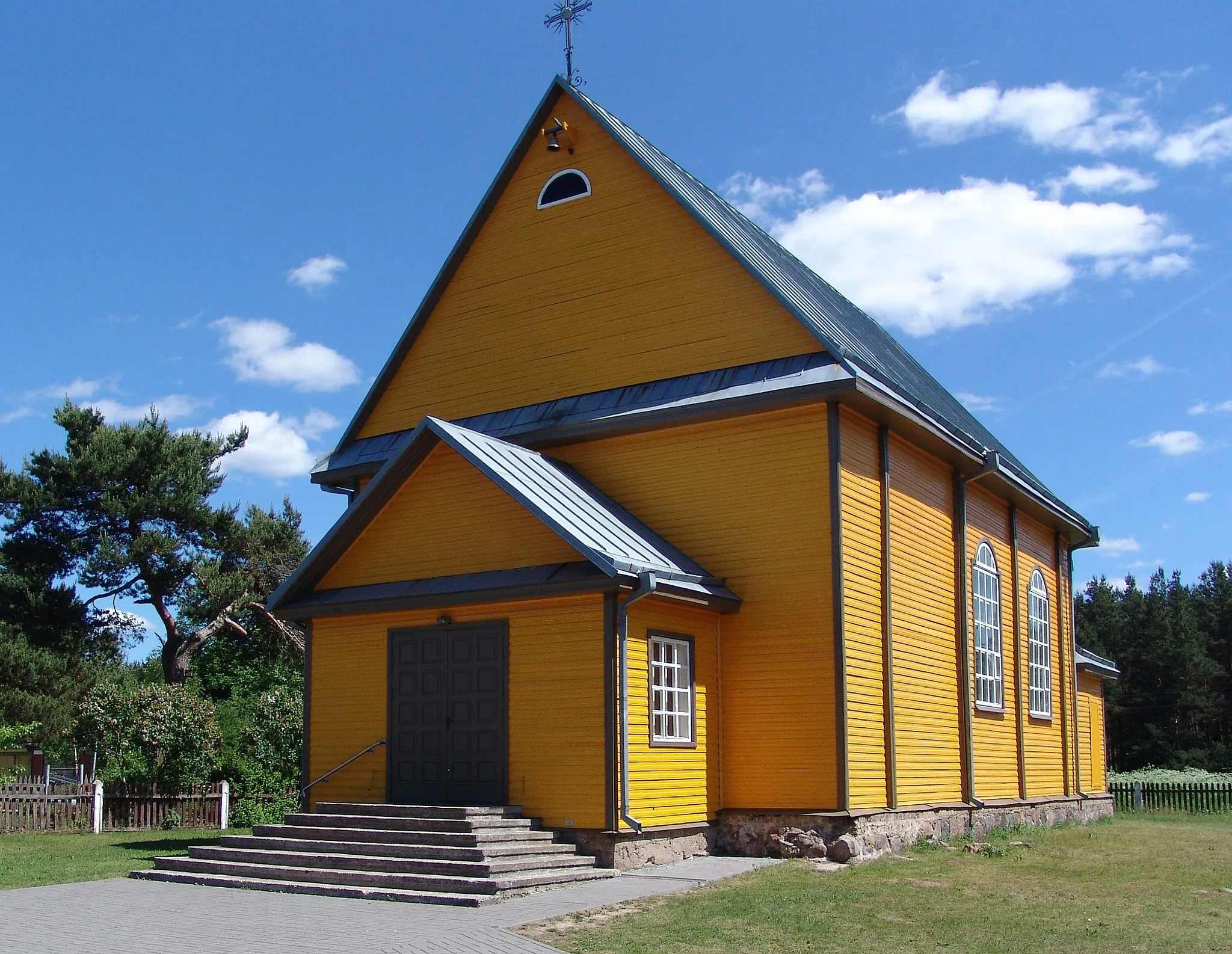 Photo showing: Bezdonys Church