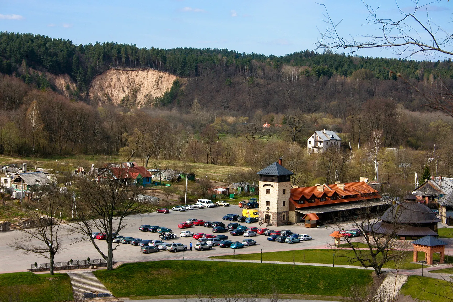 Photo showing: Belmontas' mill and Pūčkoriai scarf