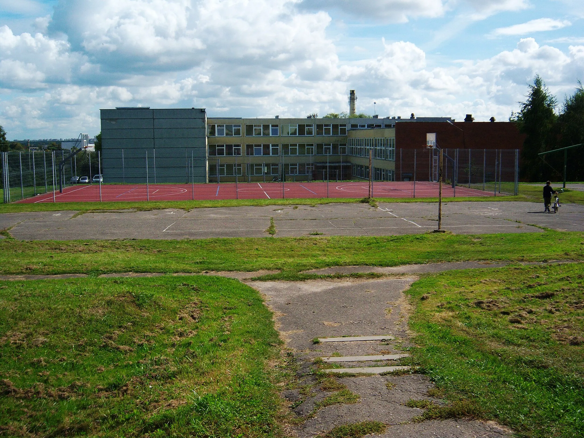 Photo showing: St. Kazimieras Secondary School, Sargėnai, Kaunas, Lithuania