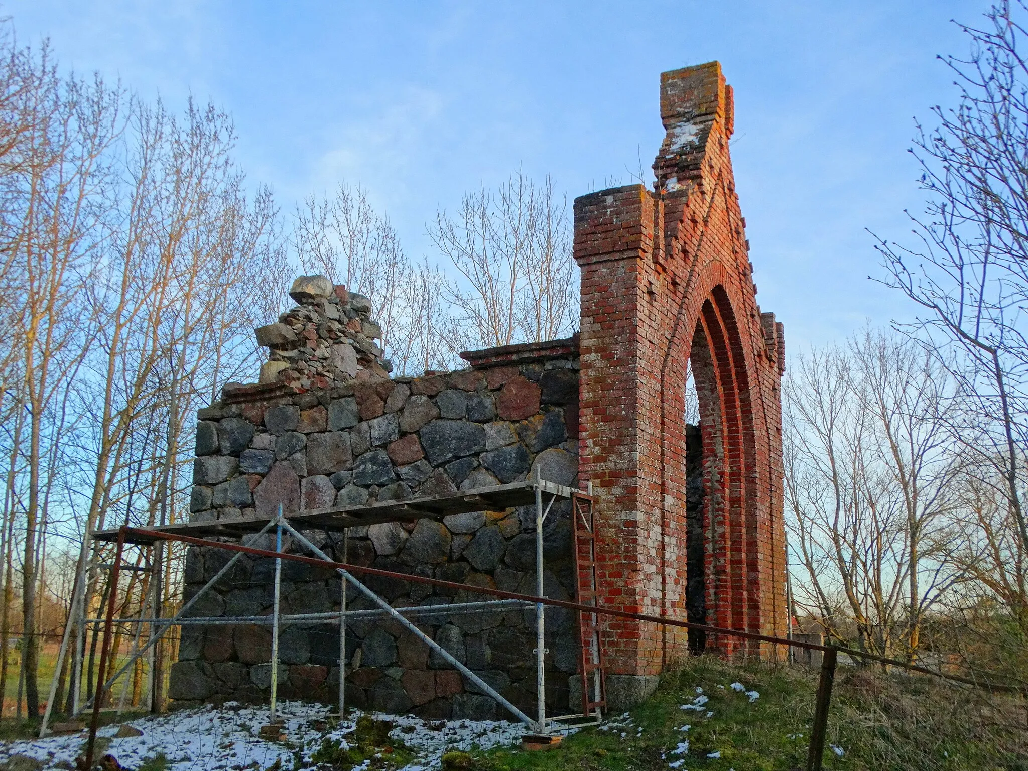Photo showing: Stragnai II, former funeral chapel, Klaipėda district, Lithuania