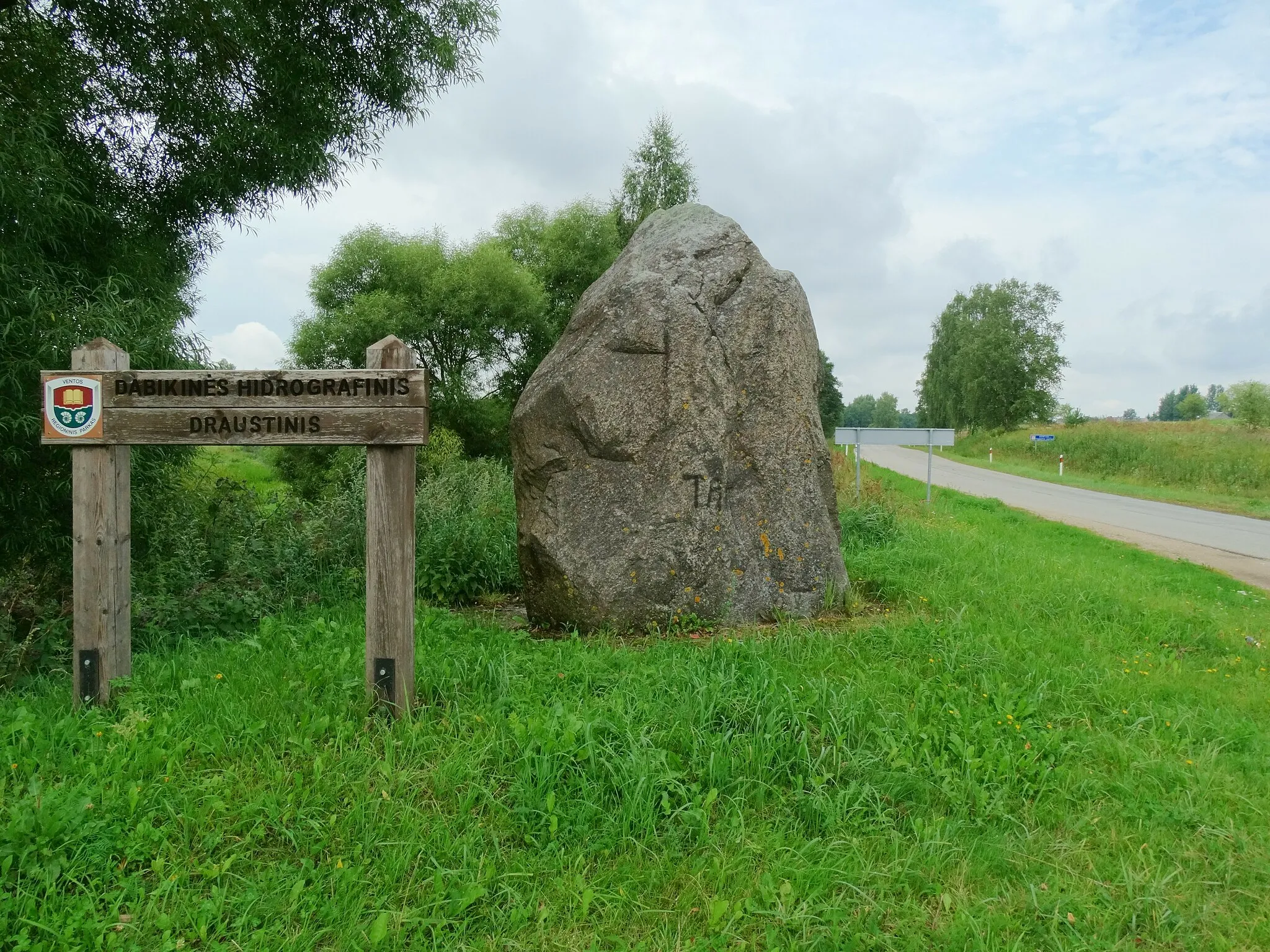 Photo showing: Protected area sign by Dabikinė river, Akmenė district, Lithuania