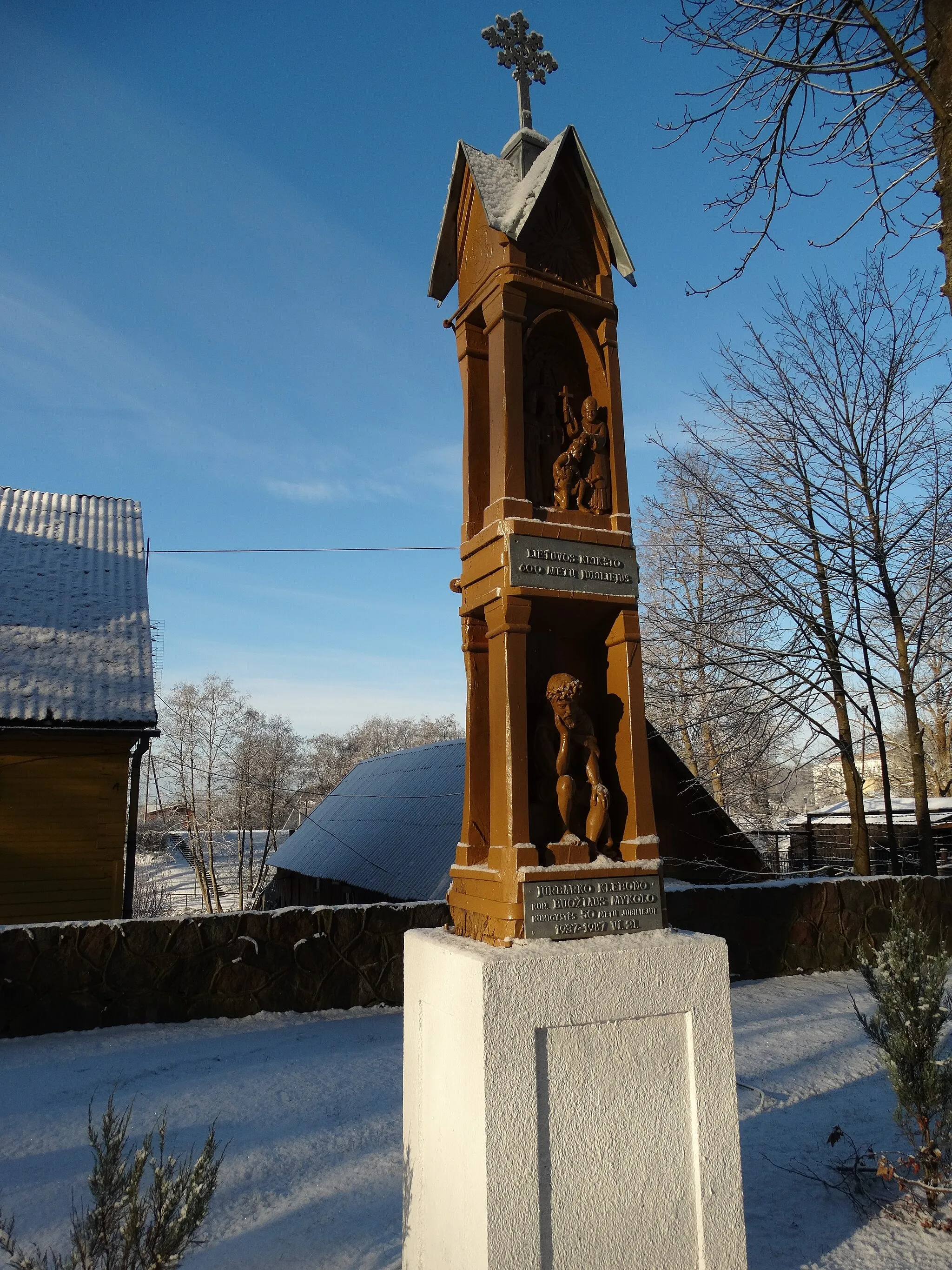 Photo showing: Churchyard, Jurbarkas, Lithuania