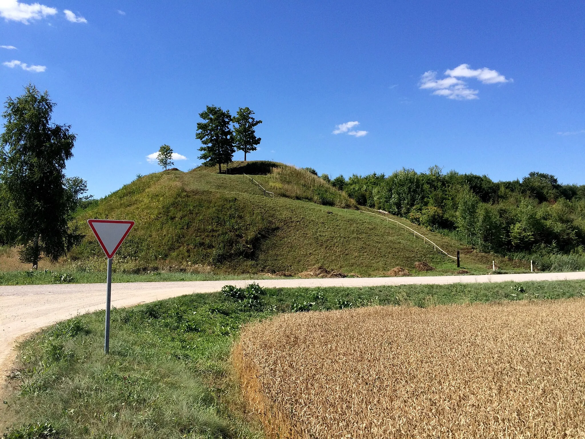 Photo showing: Piepalių piliakalnis