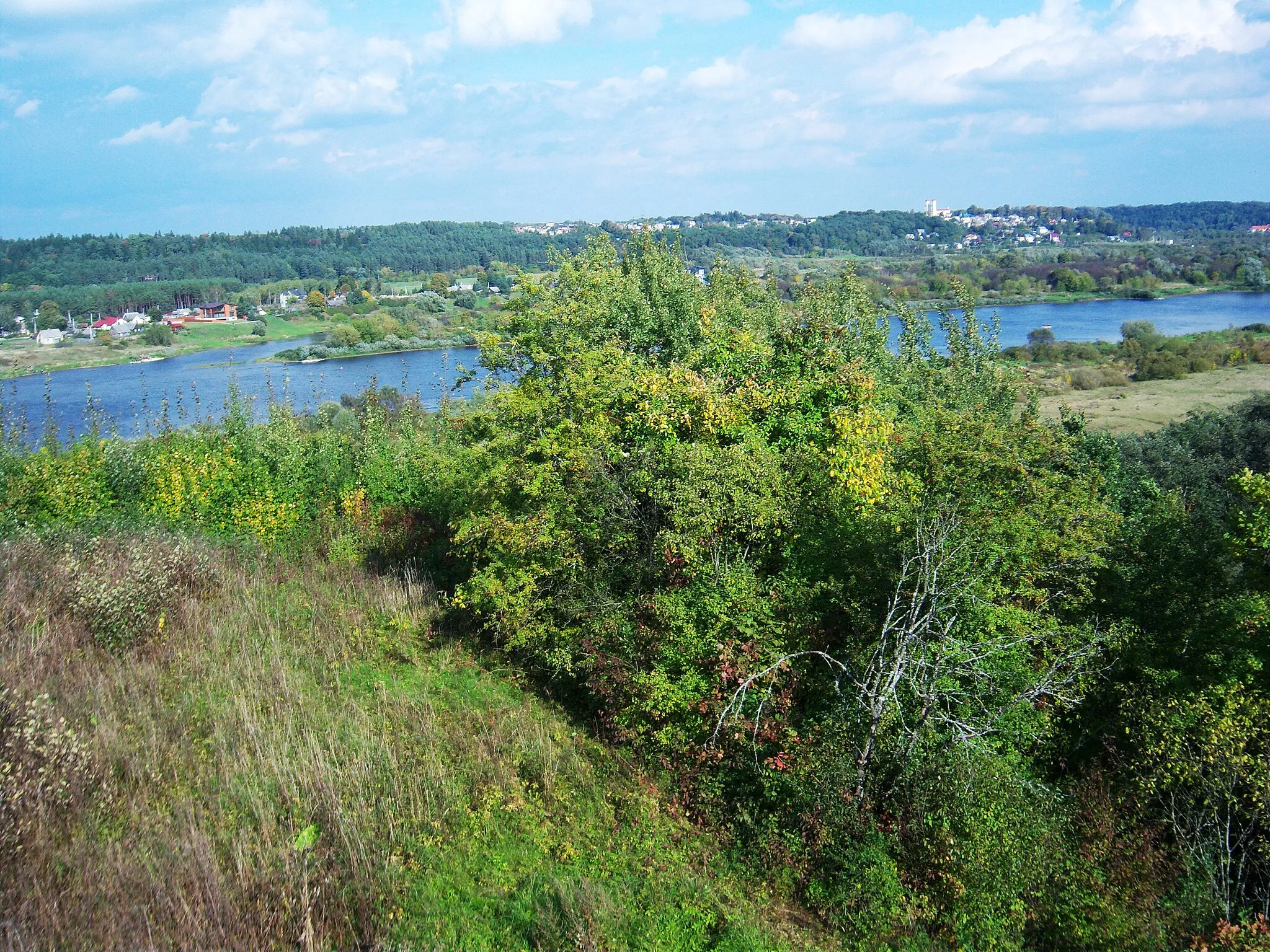 Photo showing: Confluence of Nevėžis and Nemunas rivers, view from Pypliai hillfort, Kaunas district, Lithuania