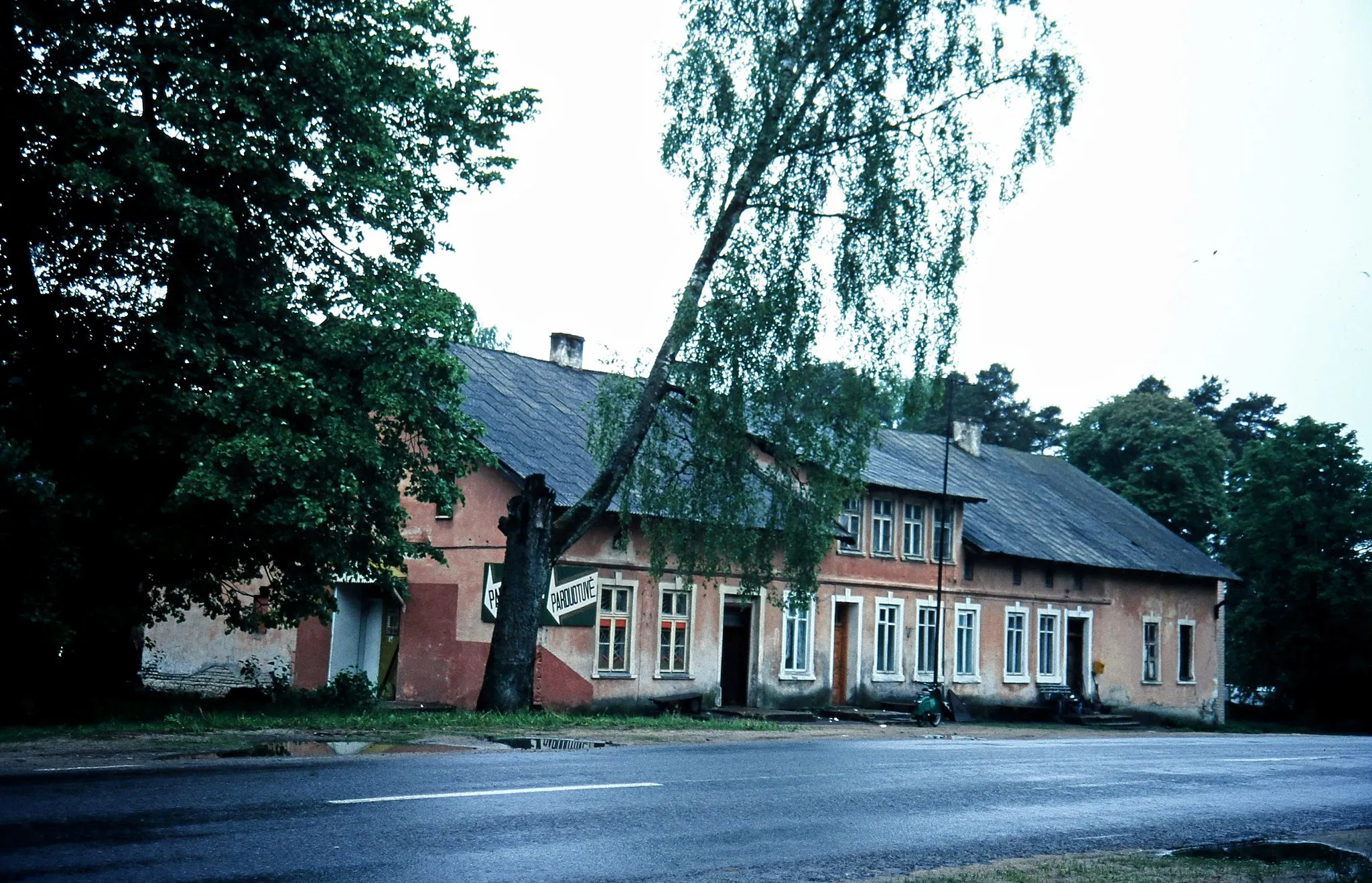 Photo showing: Former narrow gauge railway station of Motzischken (Mociškiai), 1997