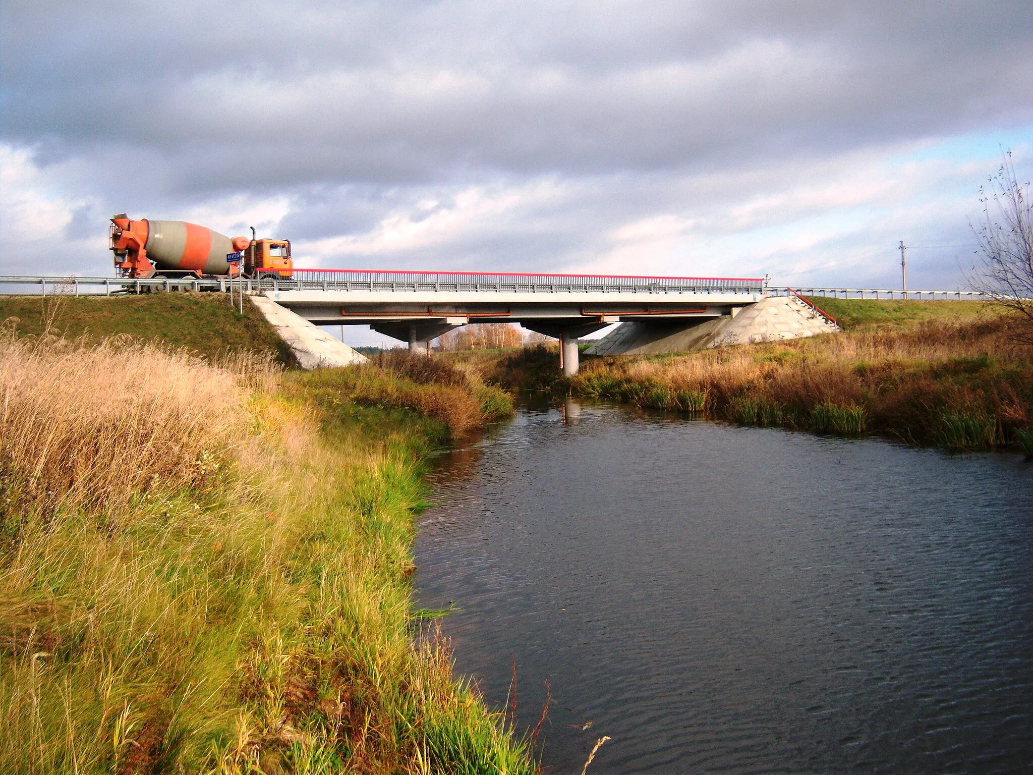 Photo showing: Bridge on Nevėžis River in Miežiškiai, road KK121, Panevėžys District, Lithuania