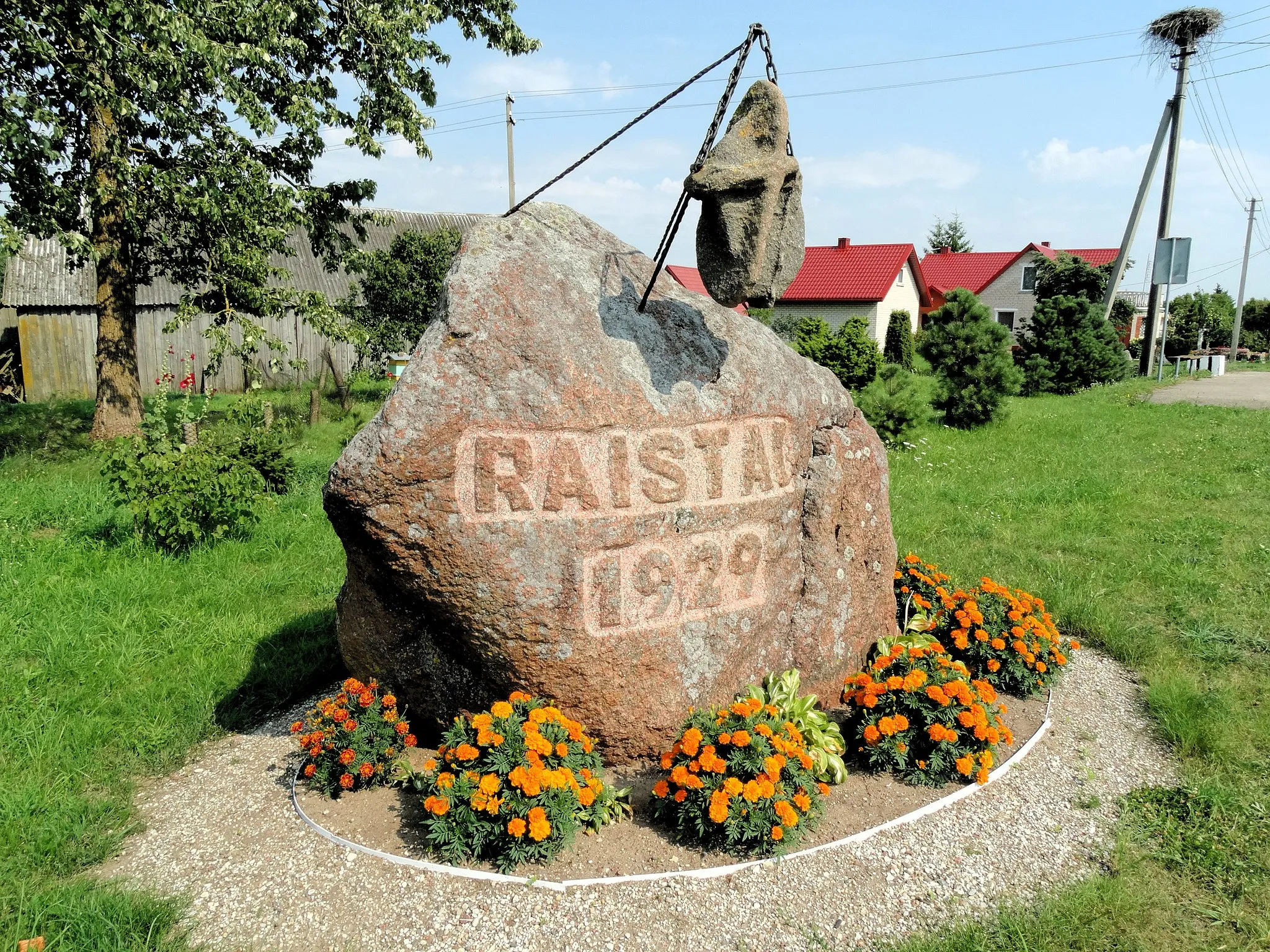 Photo showing: Inscribed stone in Raistai, Joniškis district, Lithuania