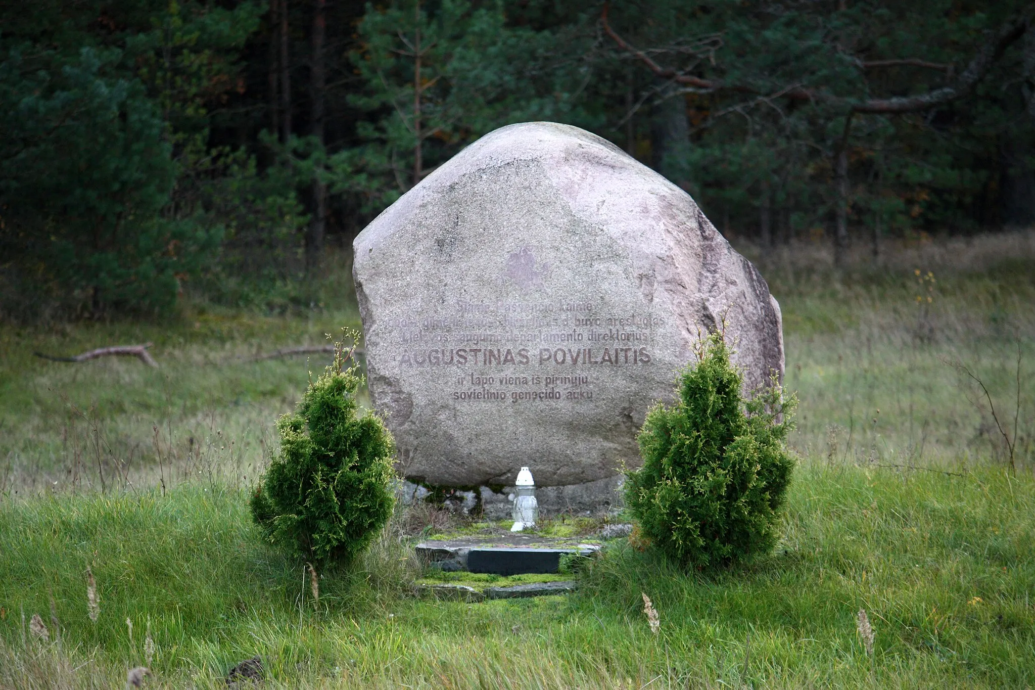 Photo showing: Paminklas Augustinui Povilaičiui Pašventyje. G. Kulikausko fotografija.