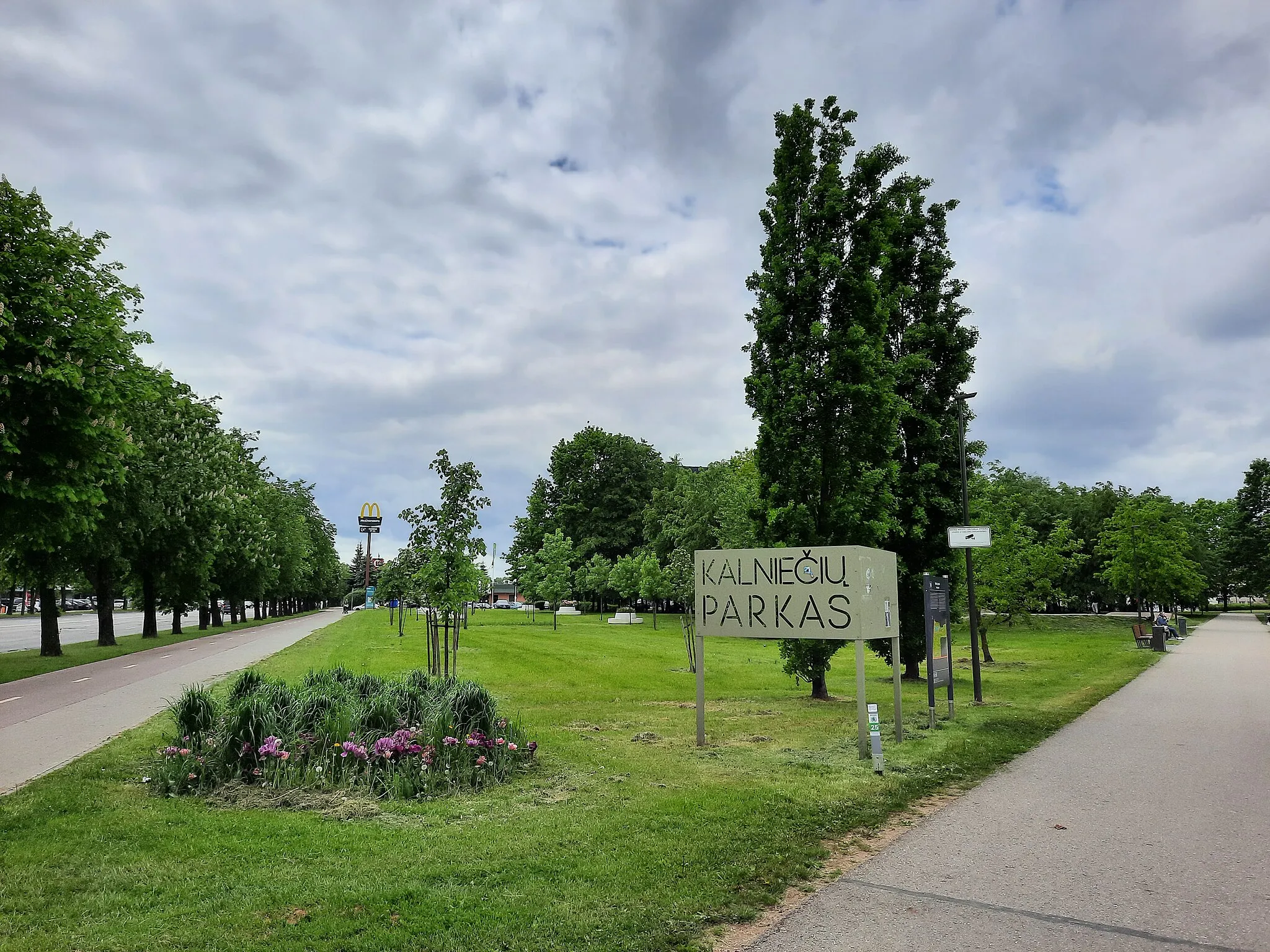 Photo showing: Kalniečiai park