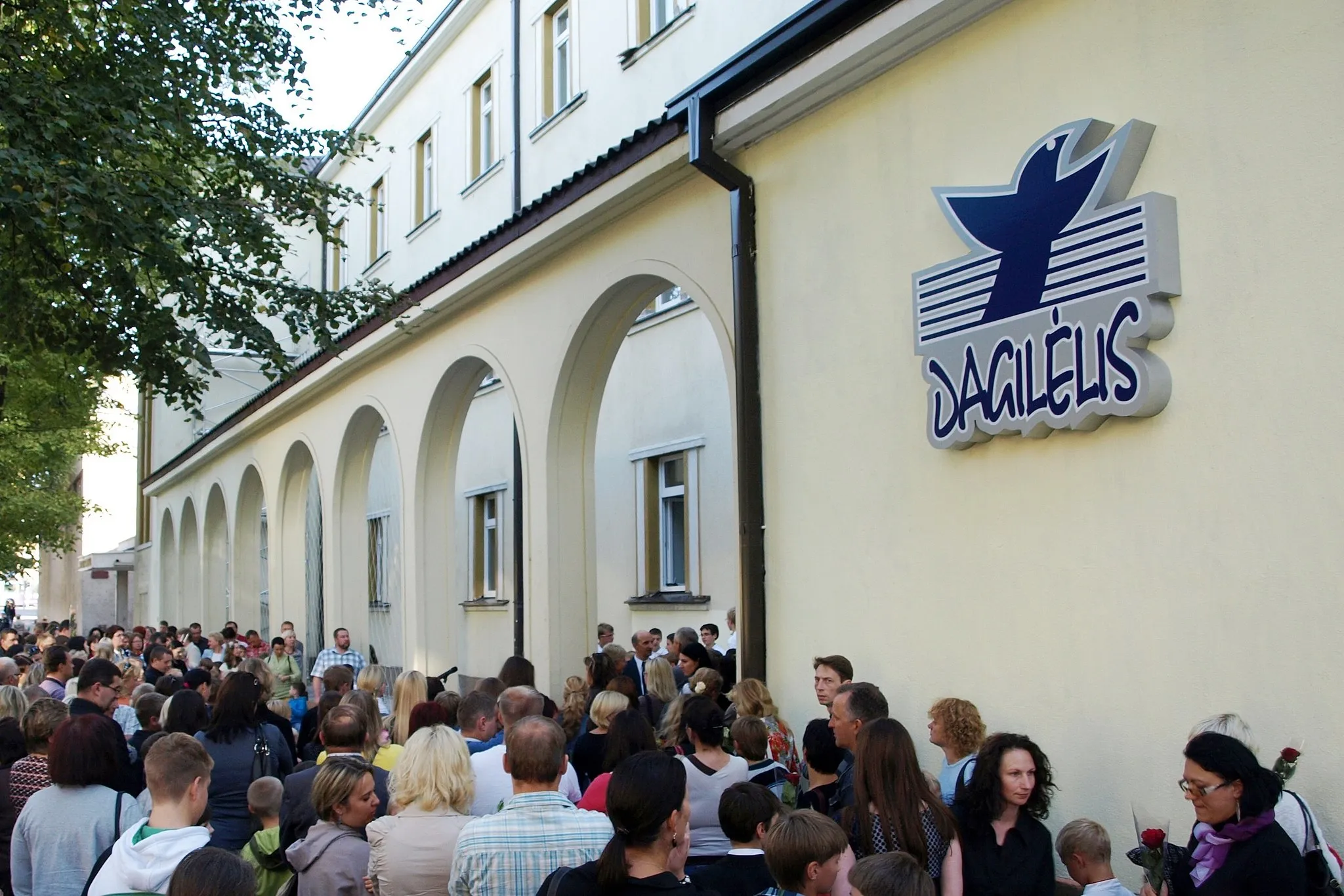 Photo showing: 05.09.2011 Šiauliai singing school "Dagilėlis" (Vytauto st. 113, Šiauliai, Lithuania). New school year celebration (Photo by Romas Bieliauskas).
