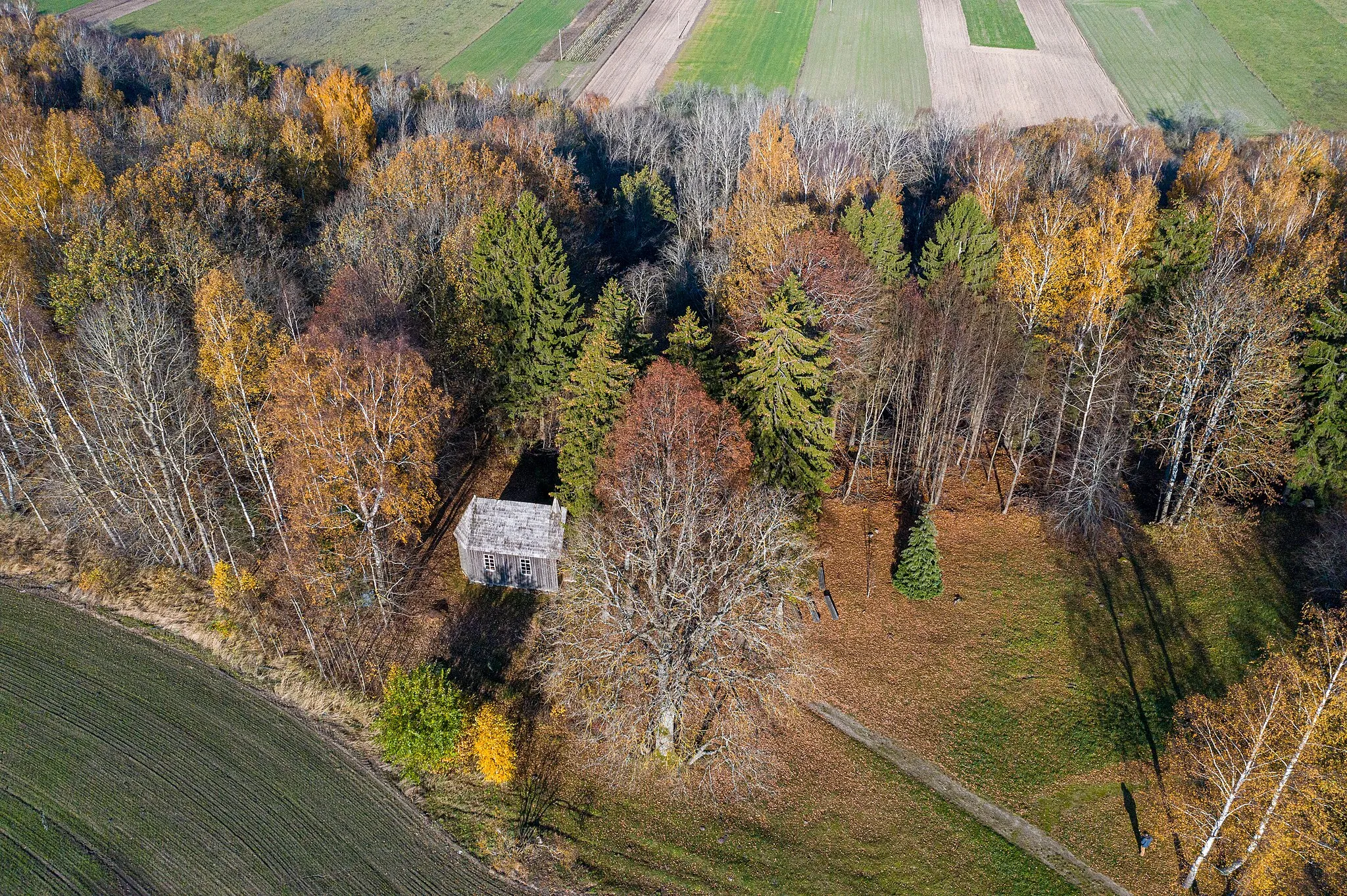 Photo showing: Kartena Hillfort historical archaeological complex