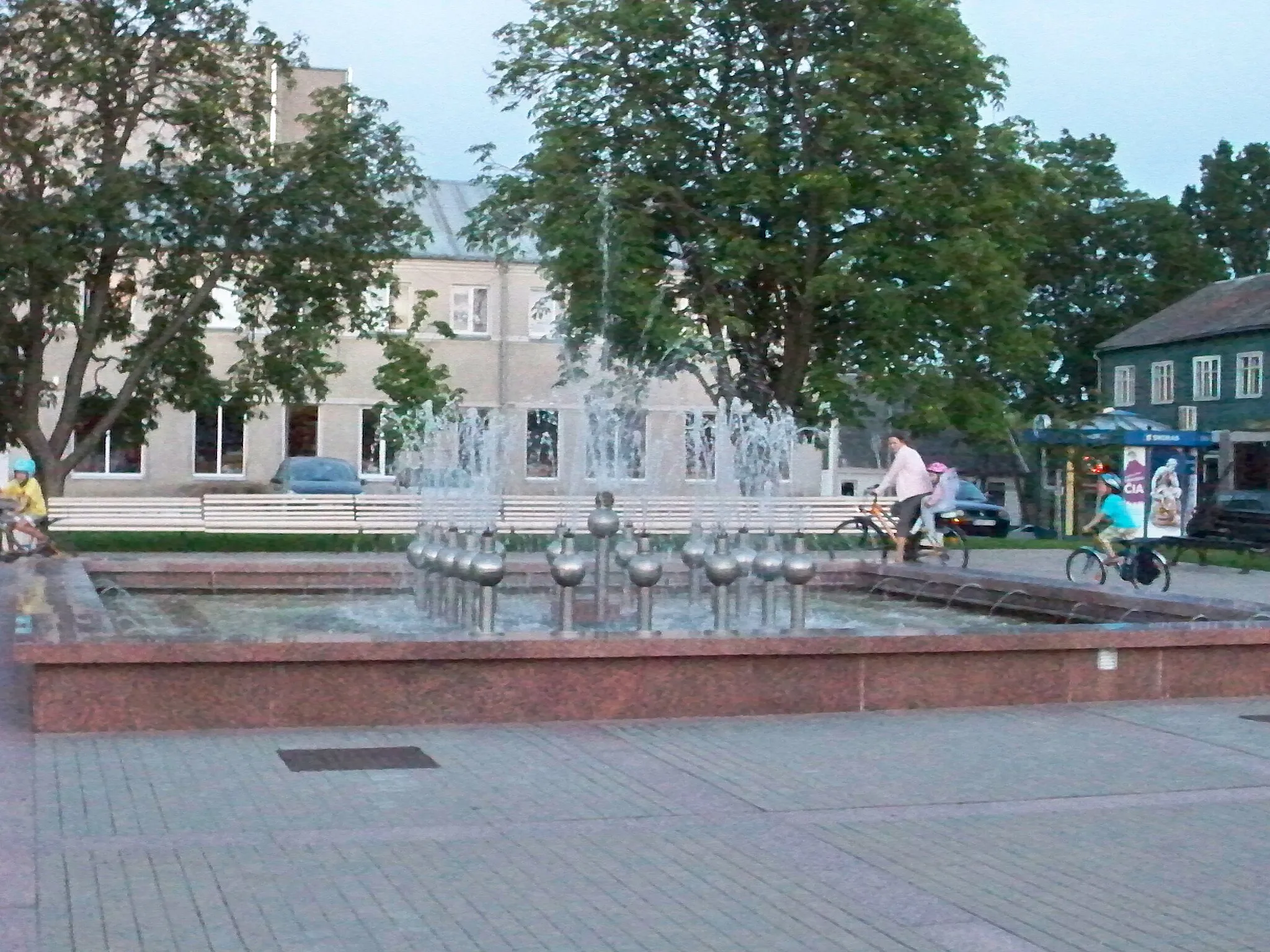 Photo showing: Fontanas miesto centre, Plungė