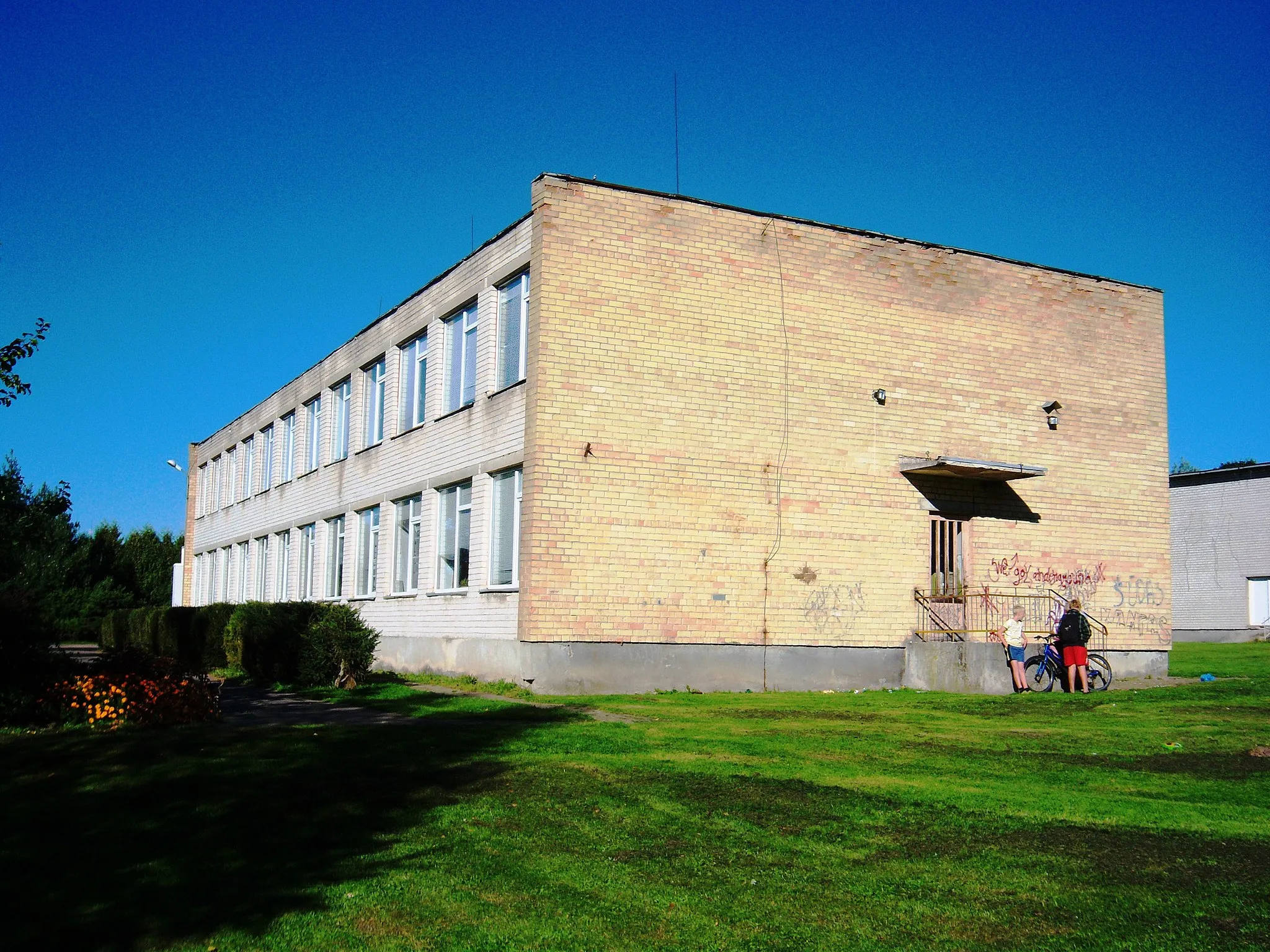 Photo showing: Secondary school in Lekėčiai, Šakiai District, Lithuania