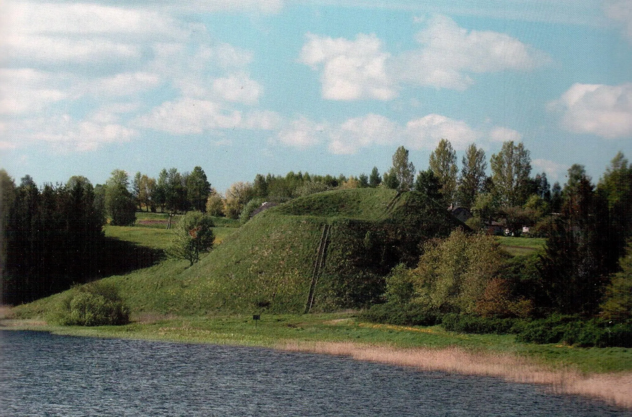 Photo showing: The Paukščiai hillfort is one of the many hillforts established in the area.