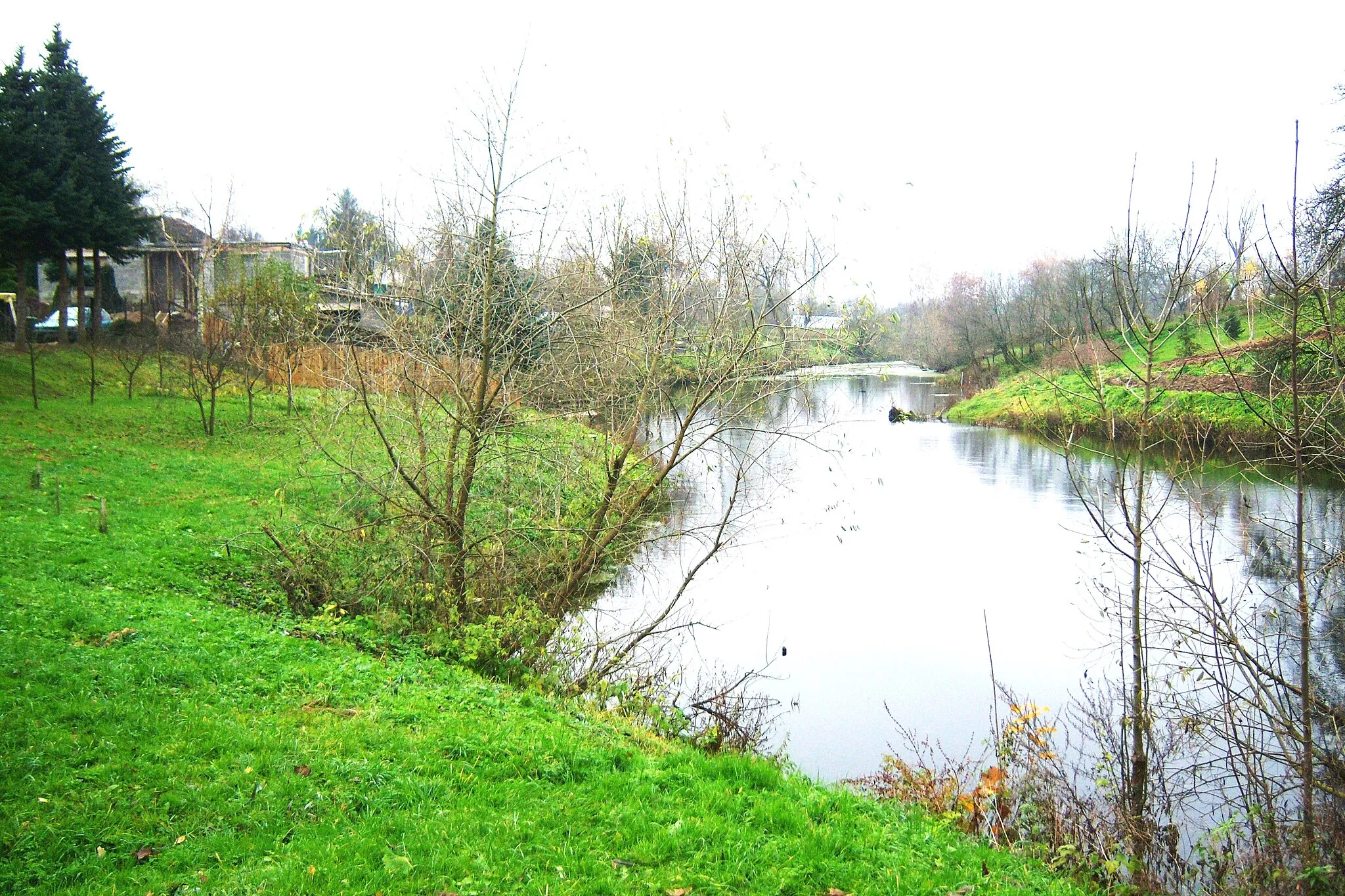 Photo showing: Kuonė River in Pakuonis, Aušros Street, Prienai District. Lithuania