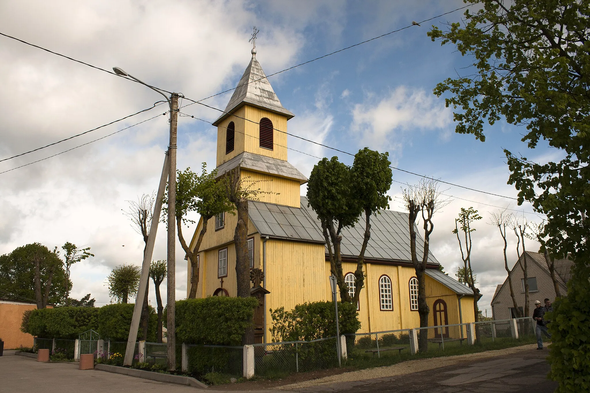 Photo showing: Kužiai church