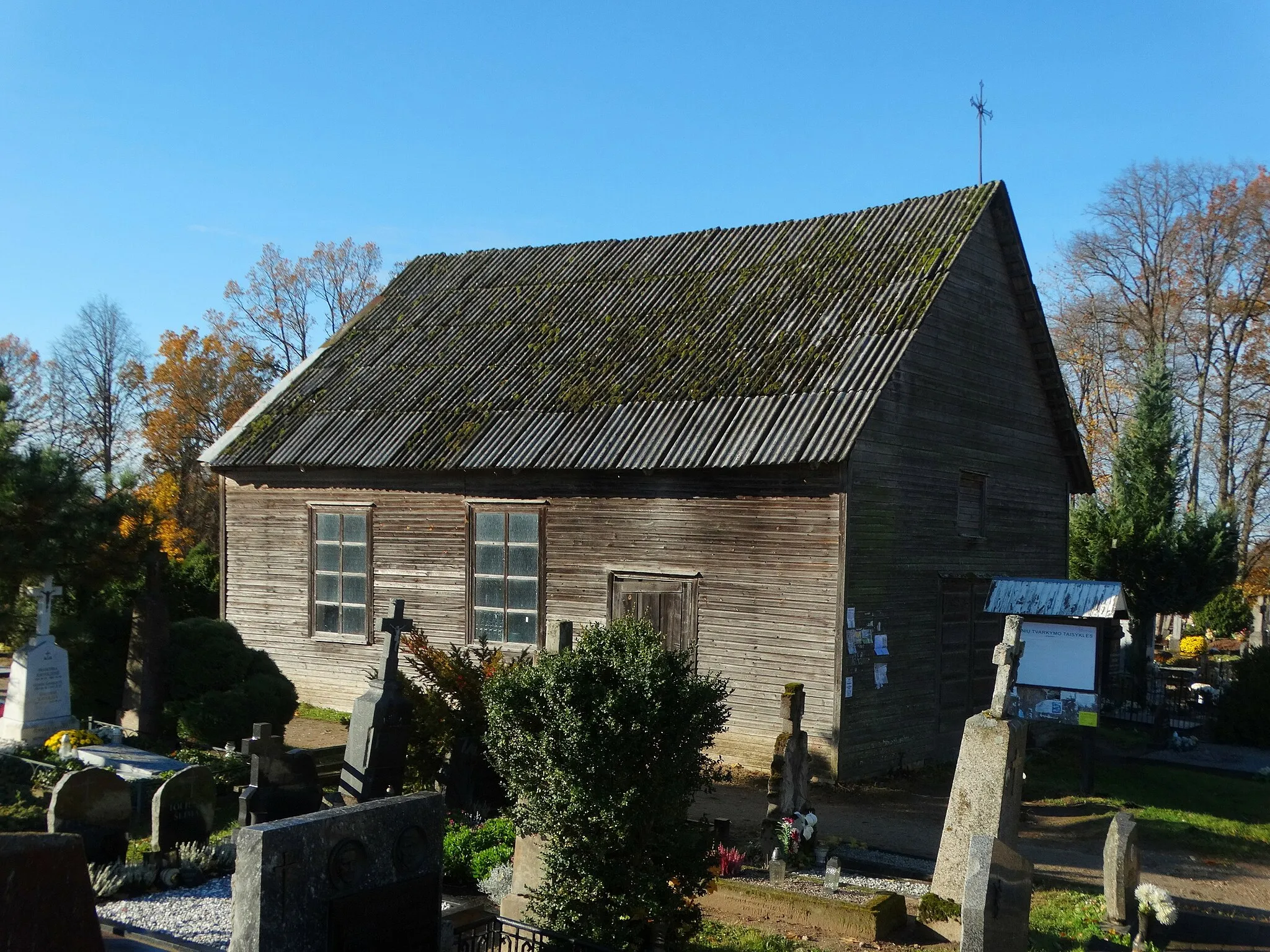 Photo showing: Eržvilkas, cemetery chapel, Jurbarkas district, Lithuania
