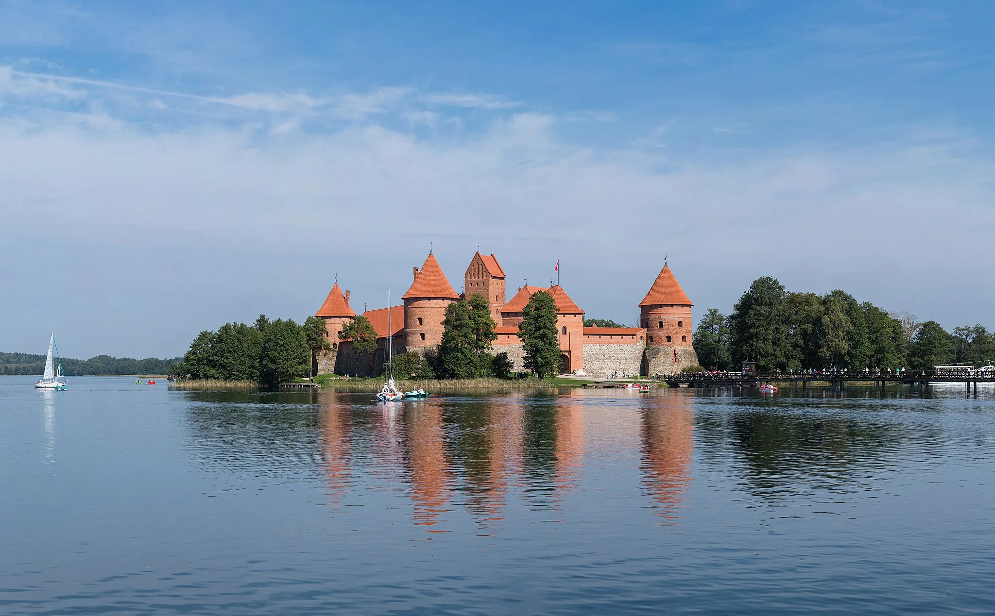 Photo showing: The Trakai Island Castle as viewed from the south.