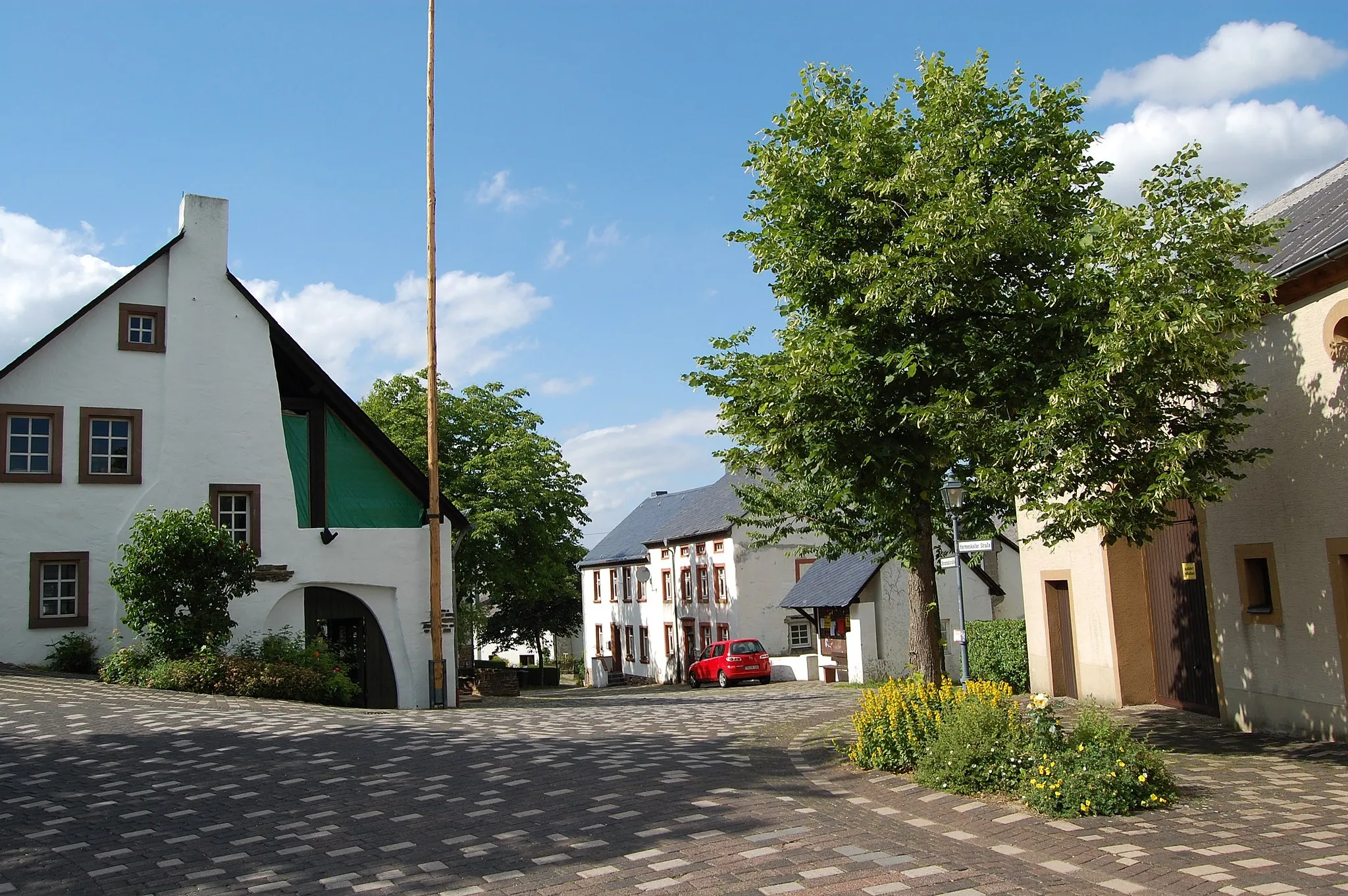 Photo showing: Village Bescheid in the Huinsrück landscape, Germany.