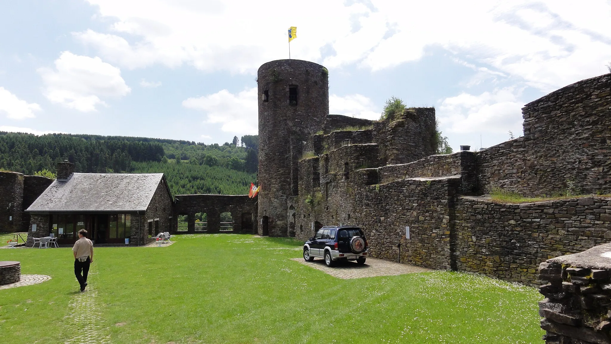 Photo showing: keine Burg in Luxemburg, wahrscheinlich belgische Provinz Luxembourg