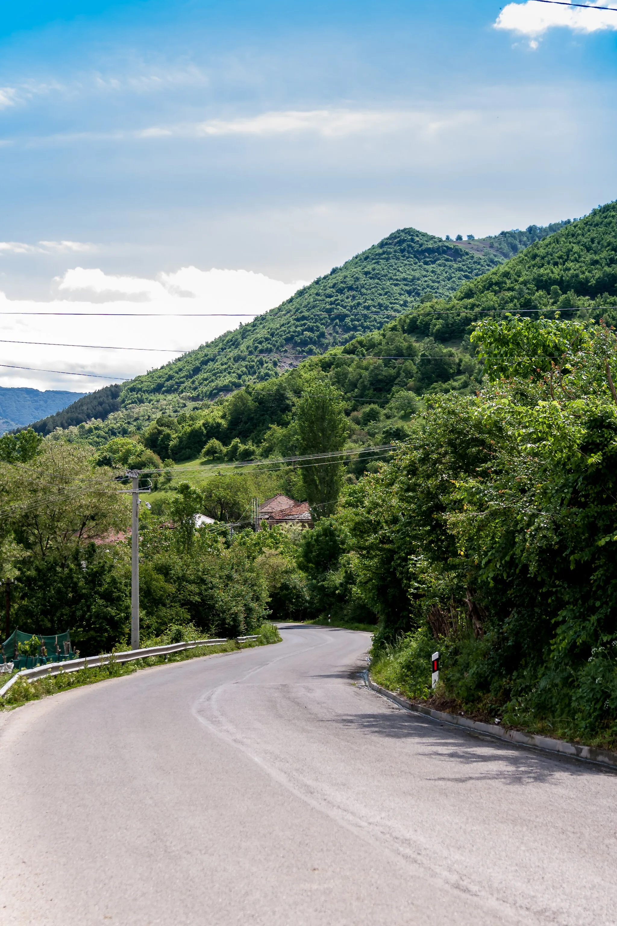 Photo showing: Road to village Šlegovo