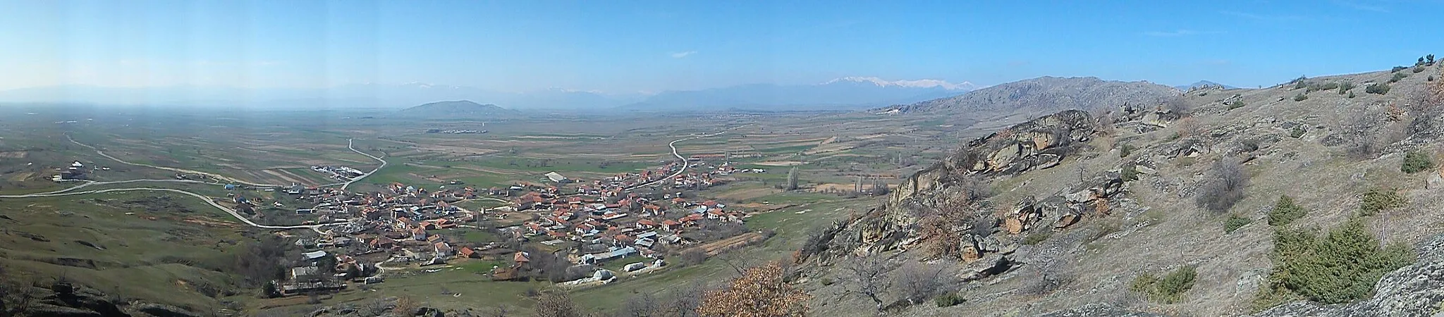 Photo showing: Поглед од ридот во близина на с. Мажучиште - Прилеп