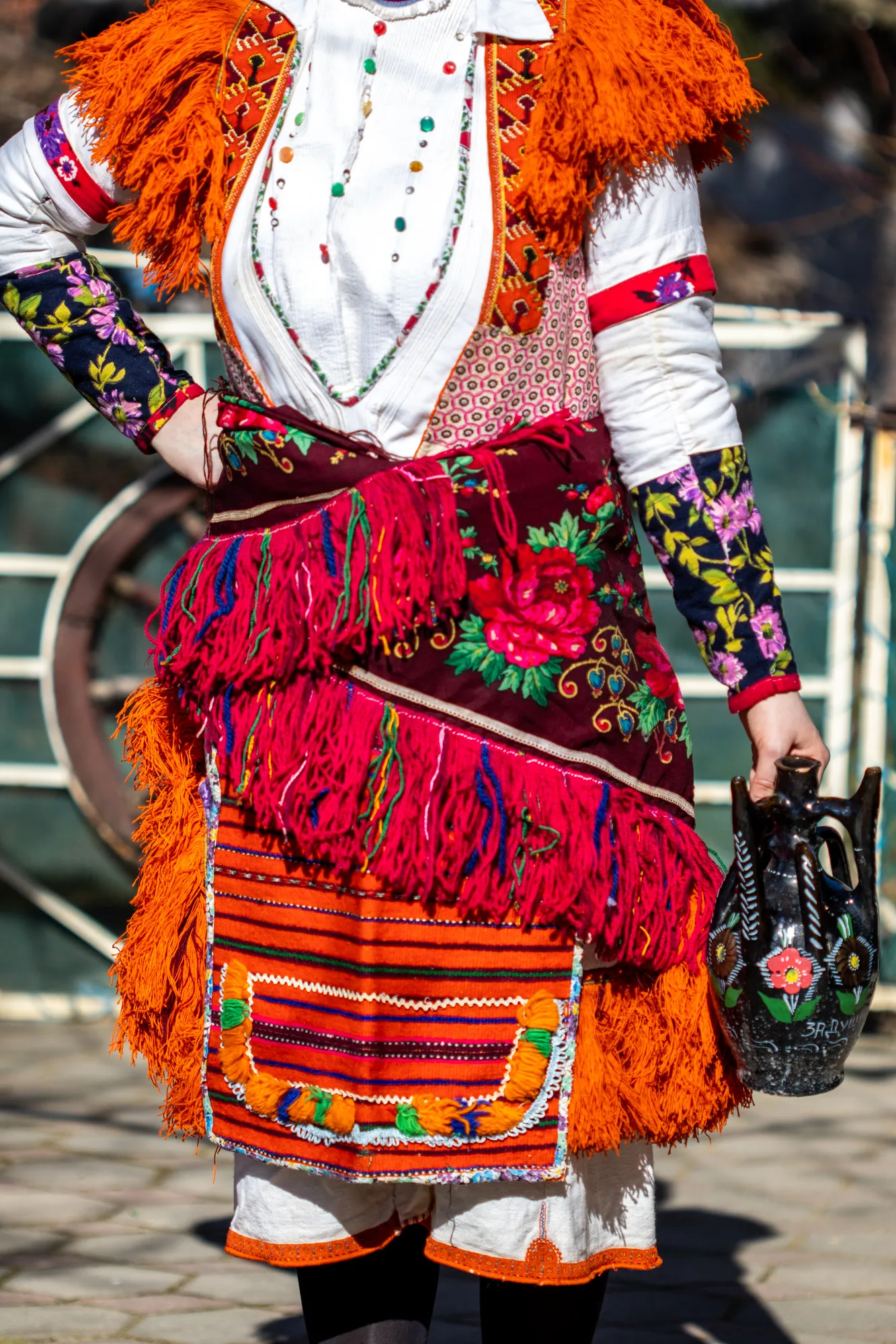 Photo showing: Winter women's costume from Malo Mariovo (or so-called bridal costume)
- A shirt
- Saja (type of waistcoat)
- Gušale (piece of white cloth, to cover the front chest – open – part of the shirt)
- Gloves
- Tulben (waist and head scarf)
- Futa (pregač) (a type of skutina).

Photo taken in Mažučište.