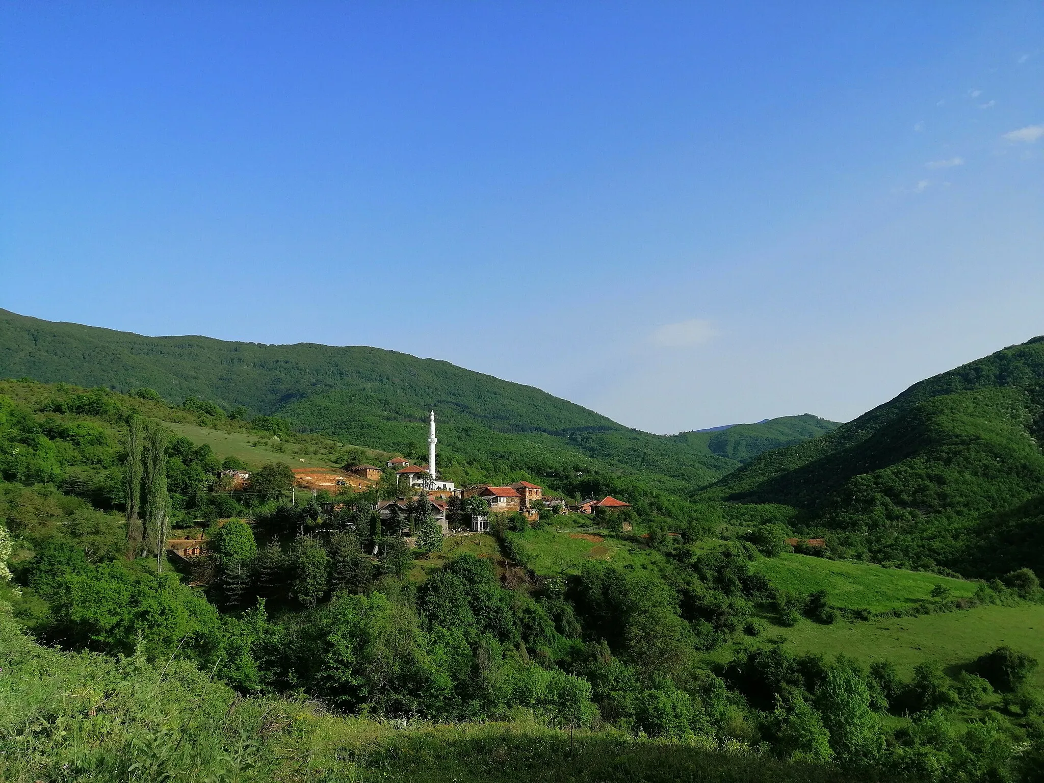 Photo showing: View of the village Crvena Voda, Skopje Region