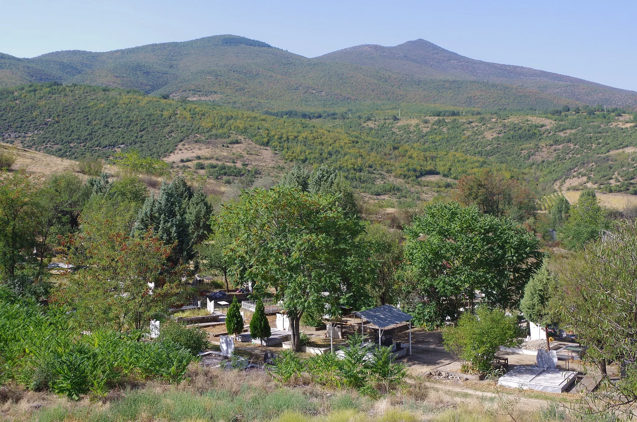 Photo showing: Cemetery in the village of Vozarci