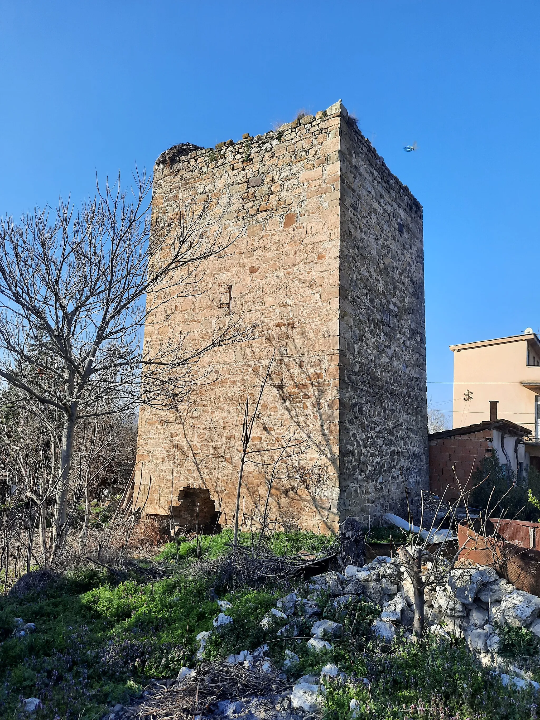 Photo showing: The tower in the village of Manastirec, Municipality of Rosoman. The tower is registered as Cultural heritage site of Macedonia.