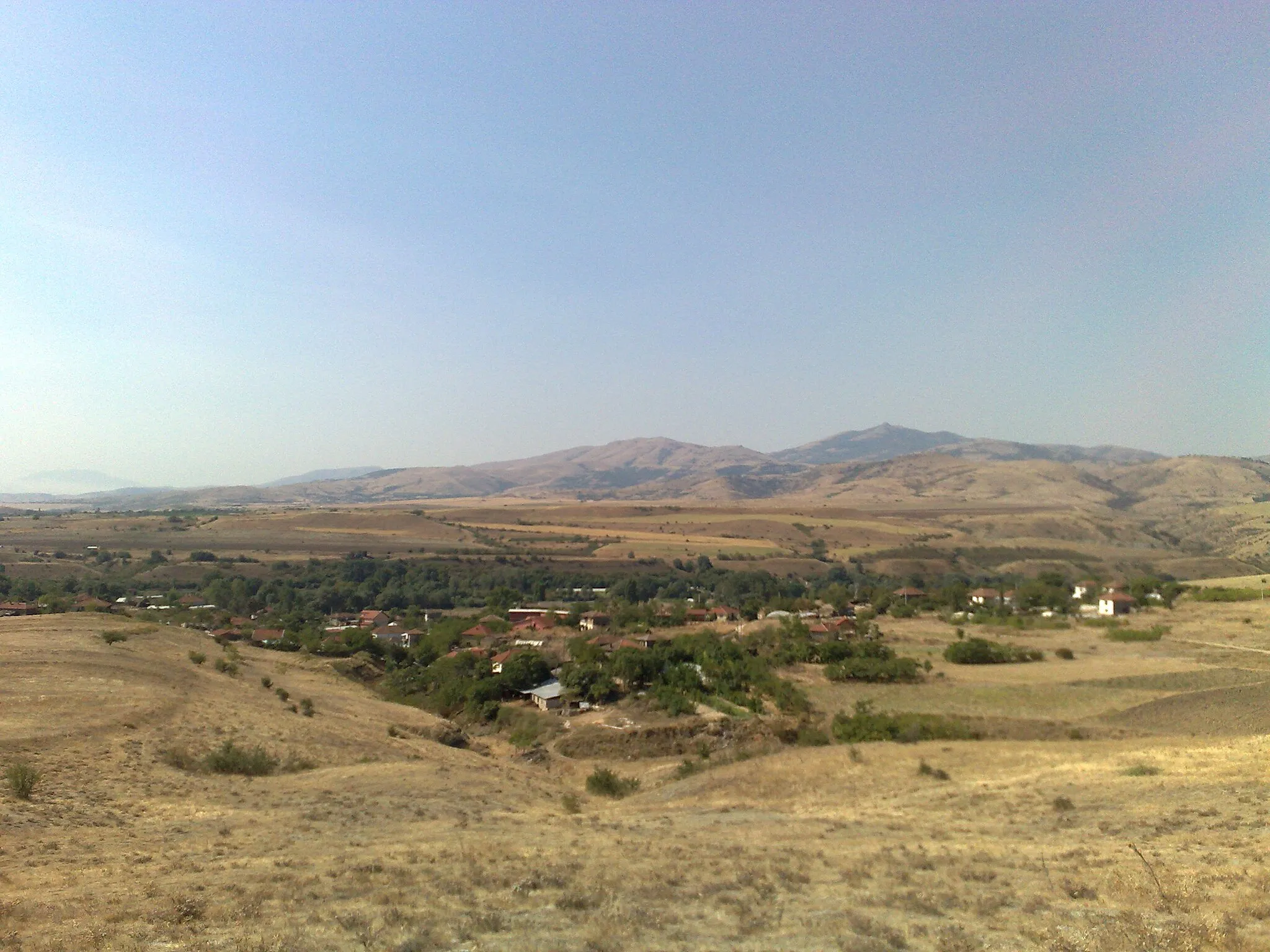 Photo showing: View of the mountain of Klepa from village of Nogaevci, Macedonia