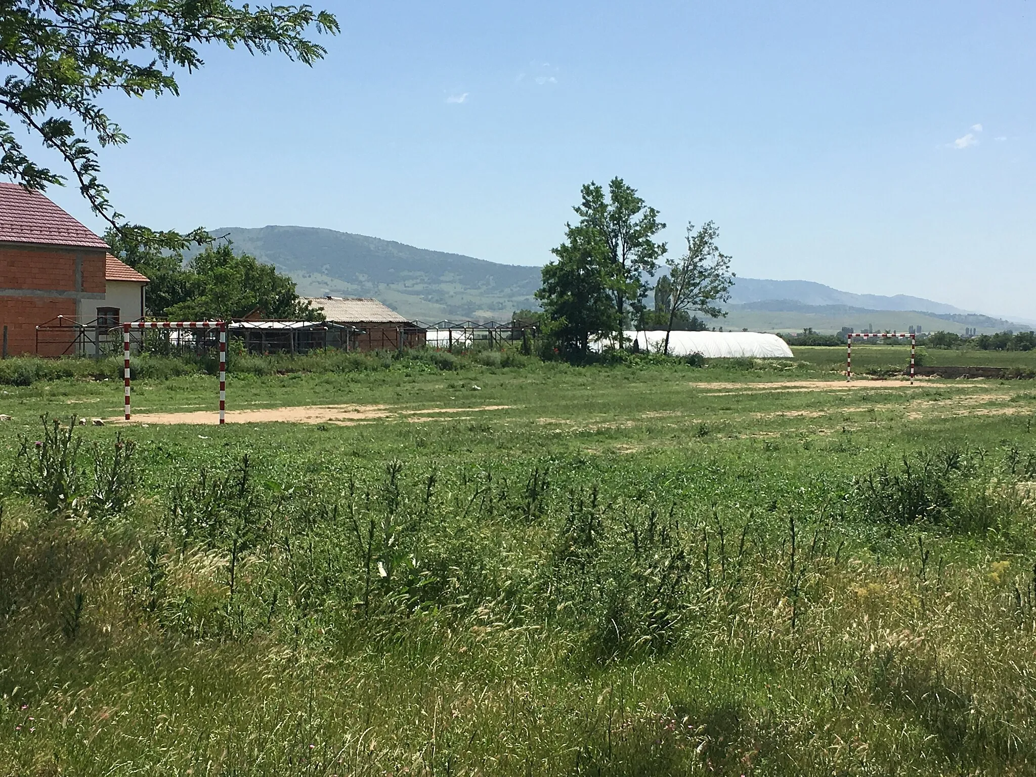 Photo showing: A playing ground in the primary school's yard in the village of Budakovo