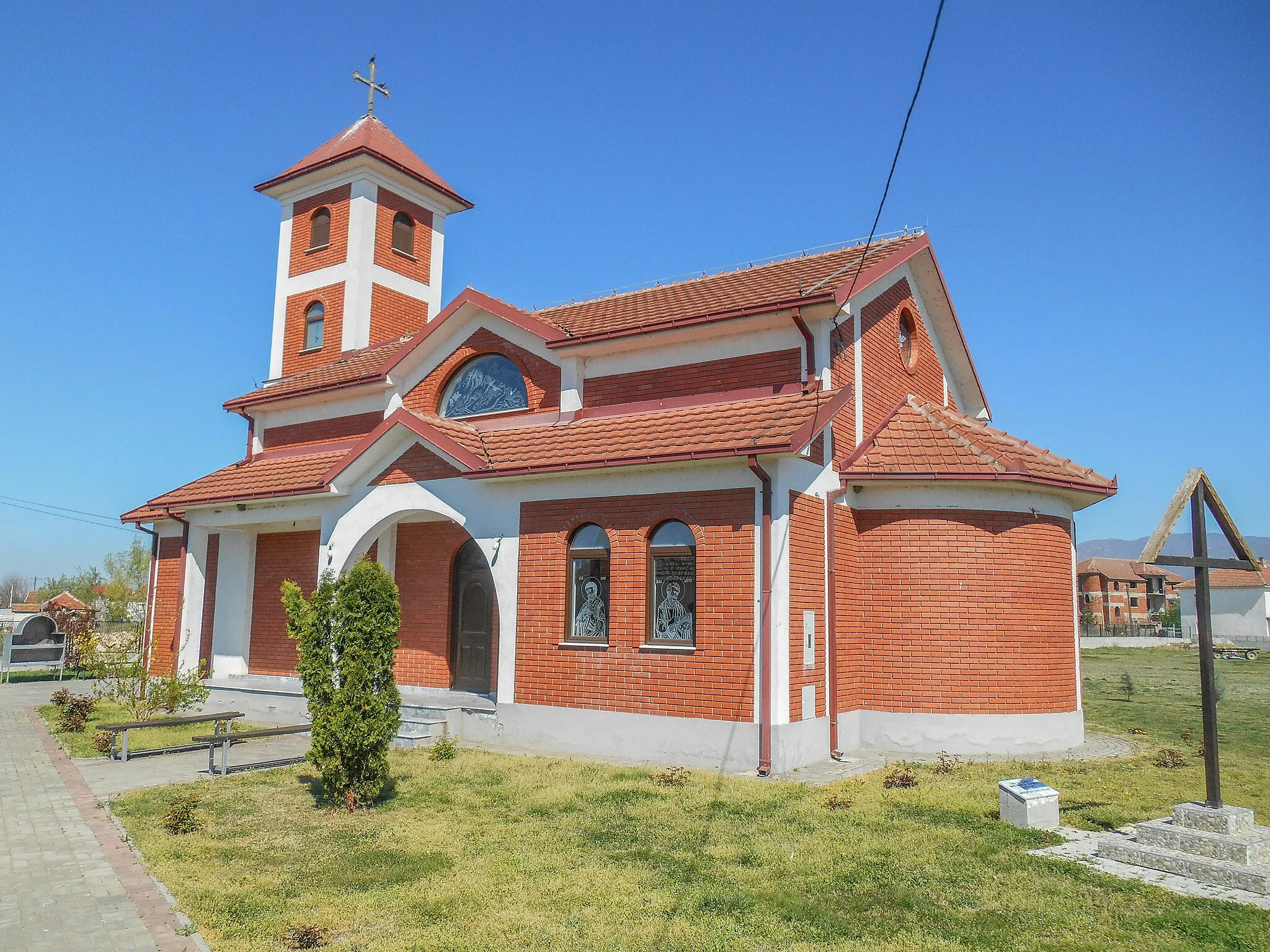 Photo showing: Црква „Св. Кирил и Методиј“ - Петралинци