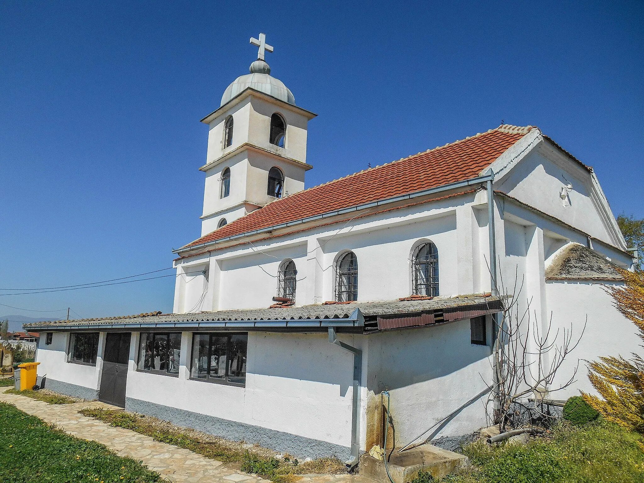 Photo showing: Црква „Св. Ѓорѓи“ - Петралинци